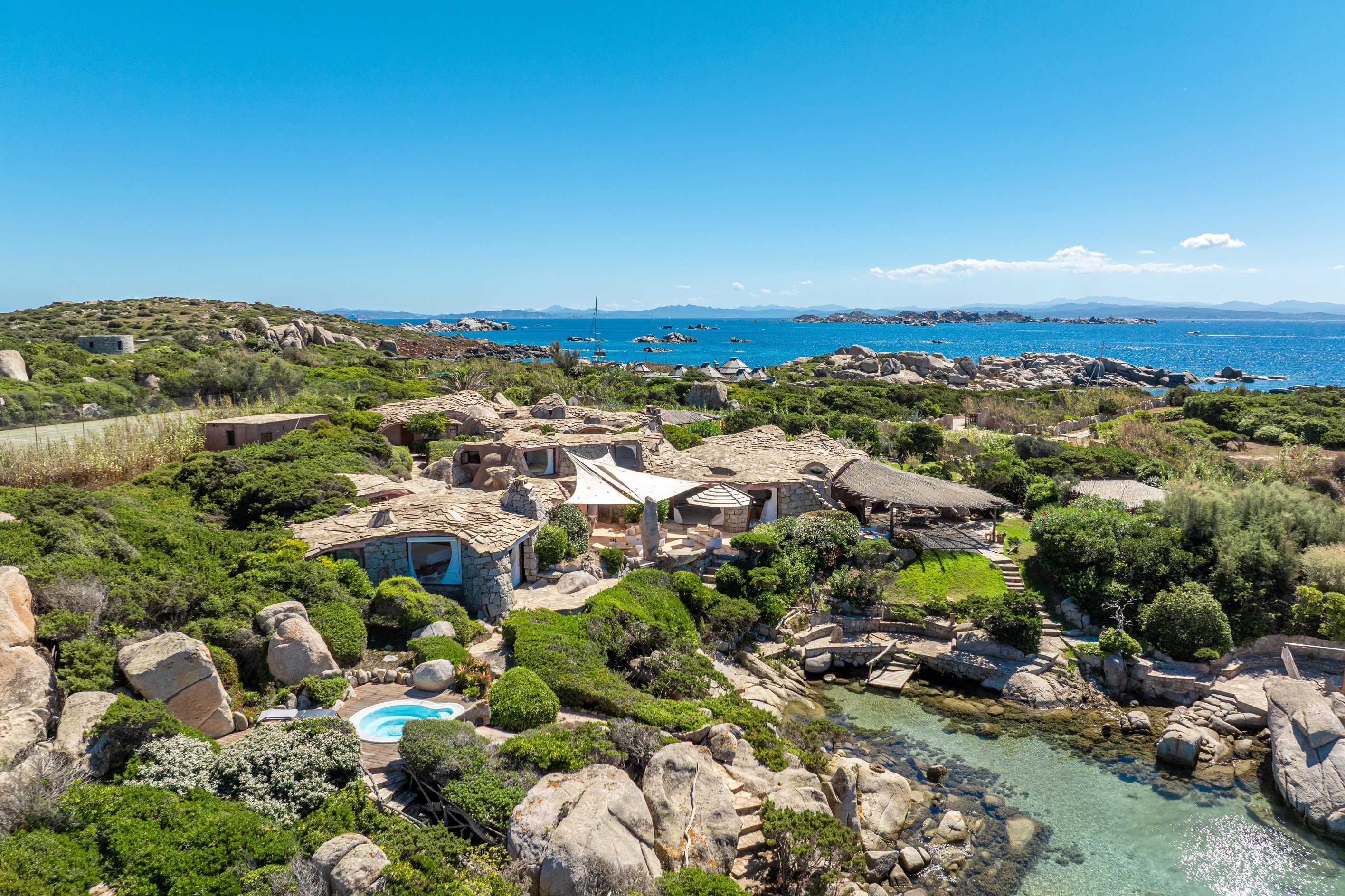  SALE : Waterfront property - Private cove - Architect Savin Couelle - Ile de Ca… - 物件實景