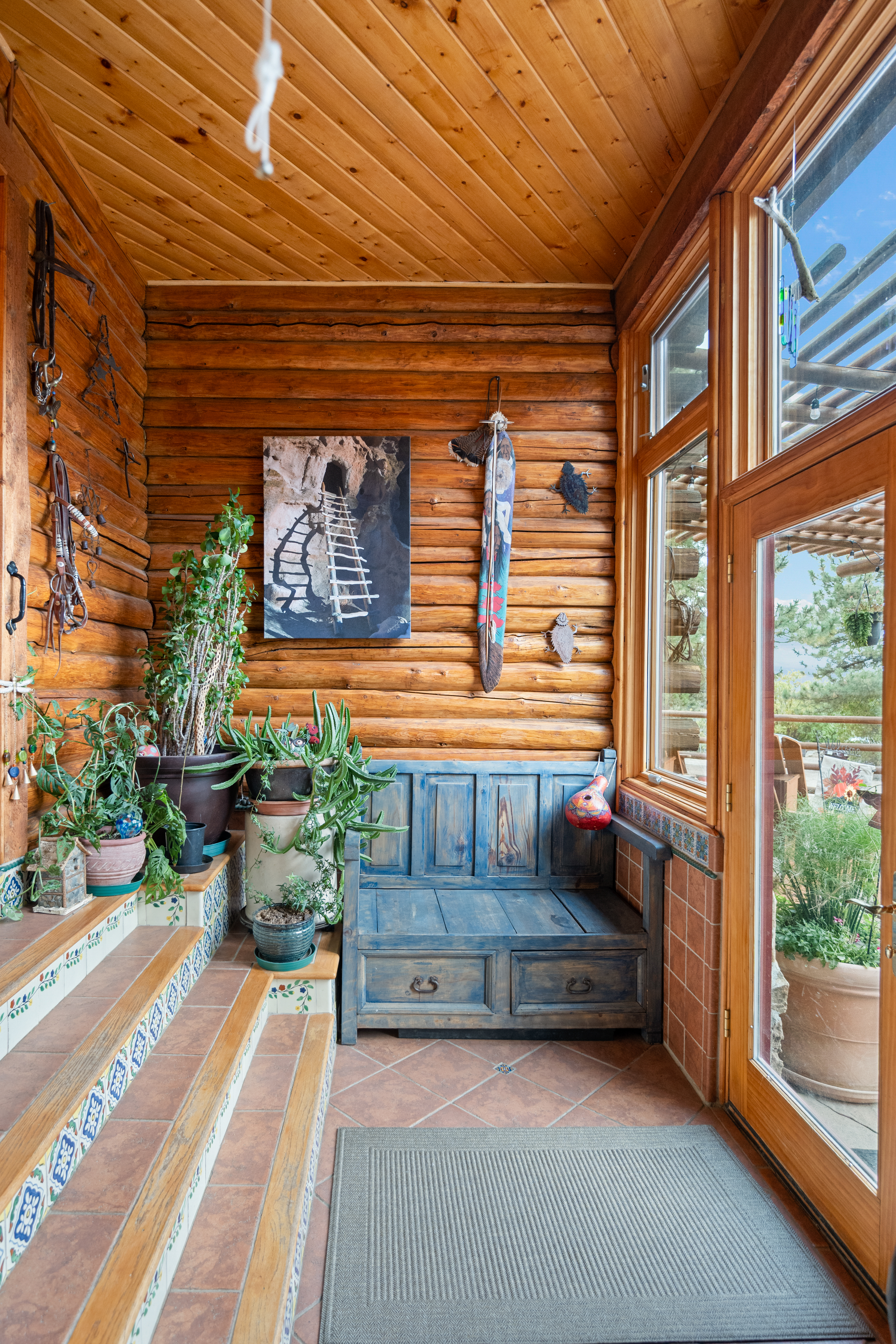  Chatfield Reservoir Log Home on Horse-Friendly 5 Acres with Wrap-Around Decks - 物件實景