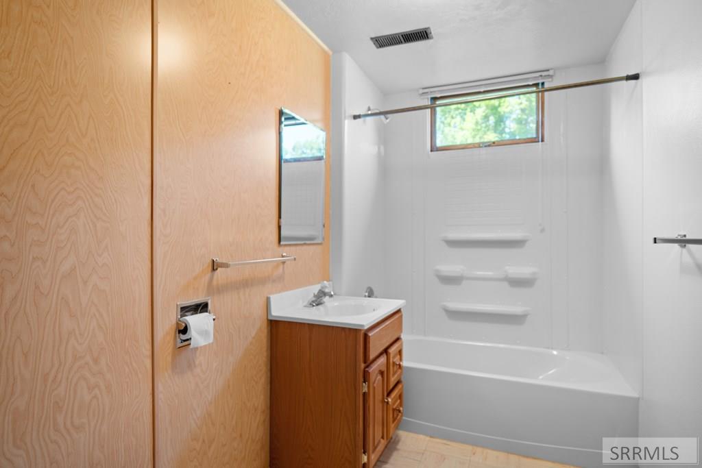 SHELLEY, Idaho, 83274, United States, 4 Bedrooms Bedrooms, ,3 BathroomsBathrooms,Residential,For Sale,1976532