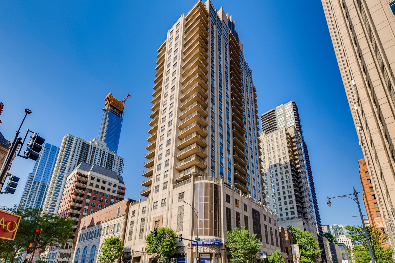 Chicago, Illinois, 60654, United States, 3 Bedrooms Bedrooms, ,4 BathroomsBathrooms,Residential,For Sale,1991279