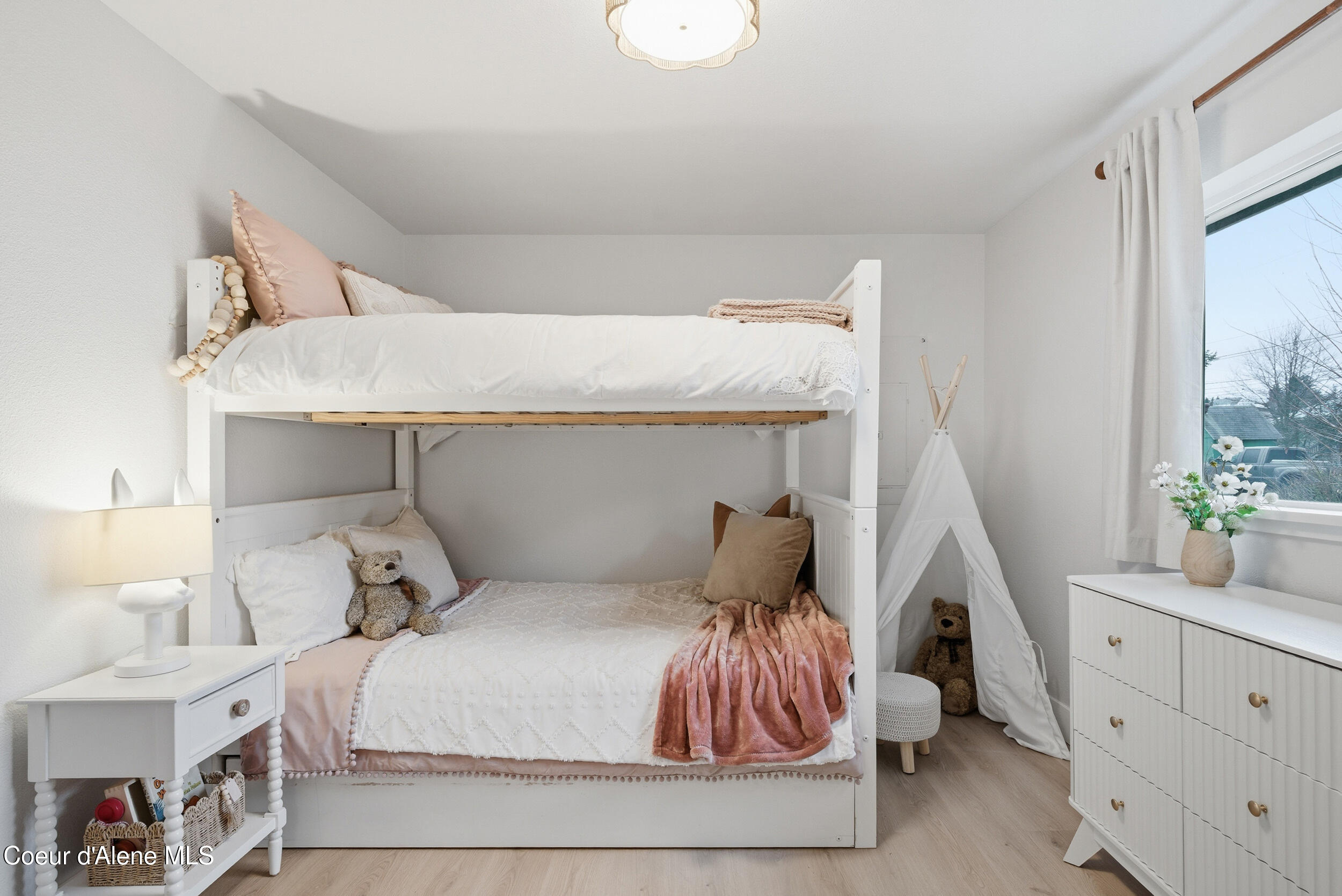 Coeur d'Alene, Idaho, 83814, United States, 2 Bedrooms Bedrooms, ,1 BathroomBathrooms,Residential,For Sale,2010997