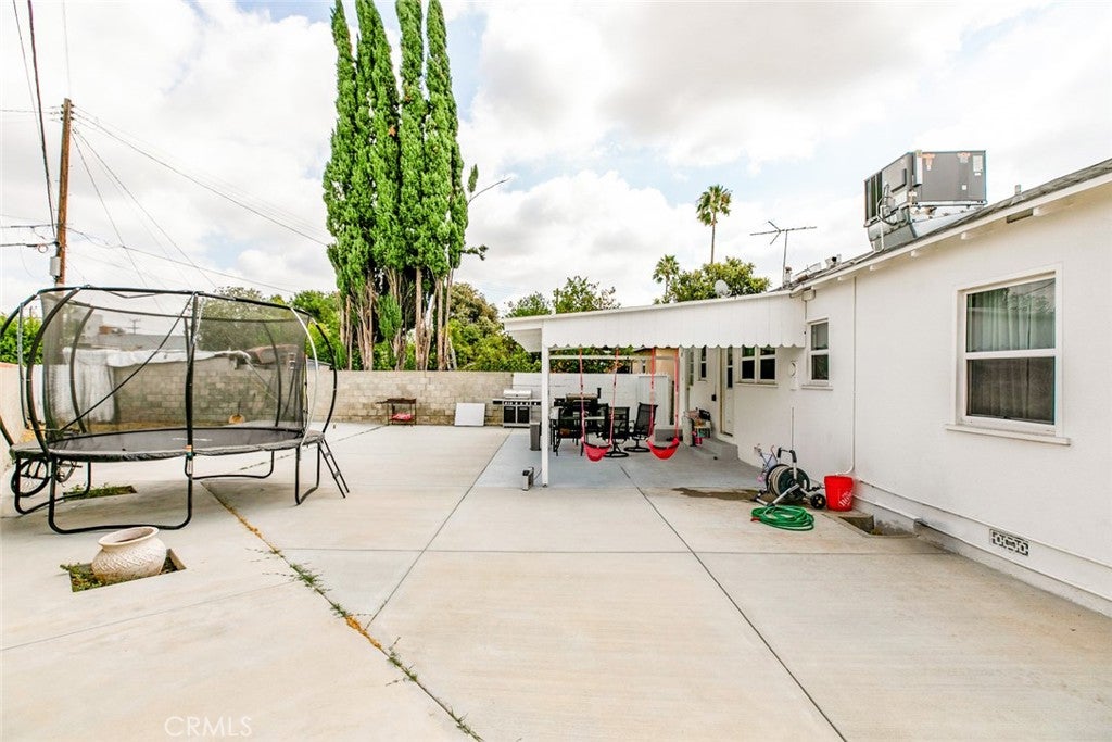 Van Nuys, California, 91402, United States, 3 Bedrooms Bedrooms, ,1 BathroomBathrooms,Residential,For Sale,1949812