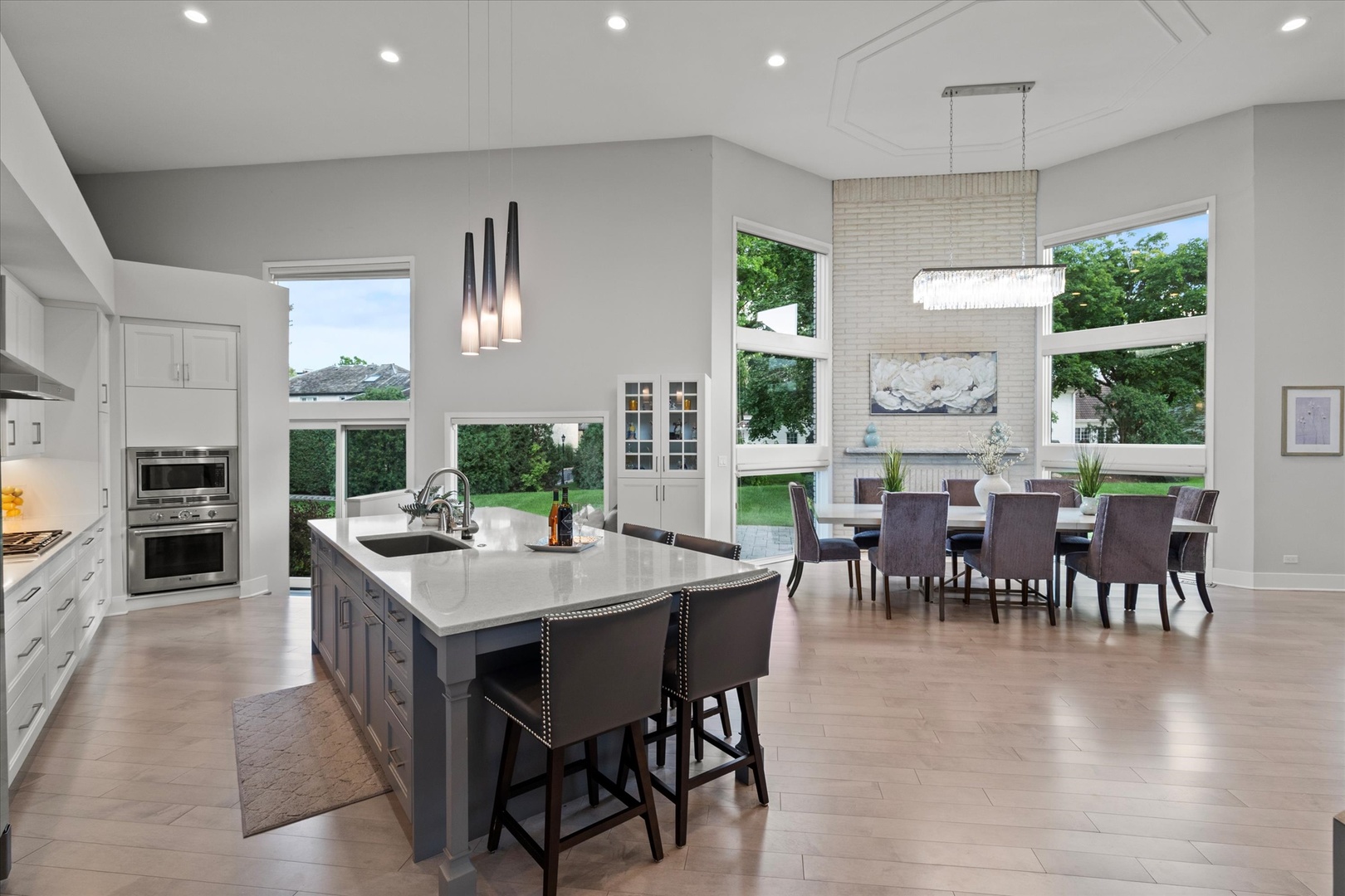 Oak Brook, Illinois, 60523, United States, 5 Bedrooms Bedrooms, ,6 BathroomsBathrooms,Residential,For Sale,1903537