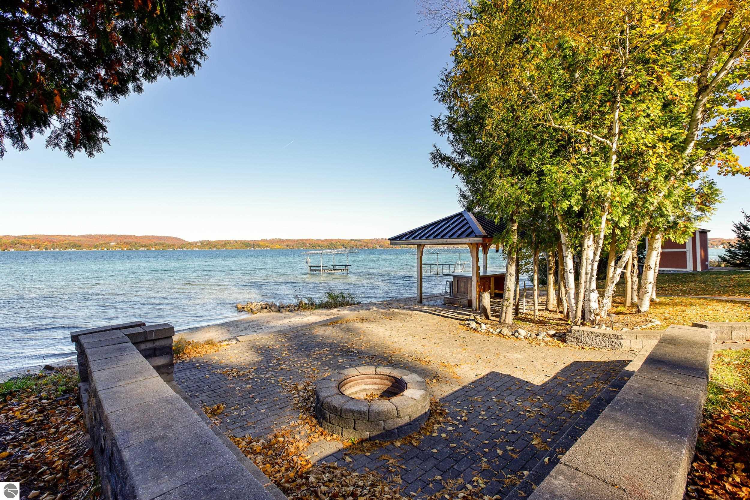 Beulah, Michigan, 49617, United States, 5 Bedrooms Bedrooms, ,3 BathroomsBathrooms,Residential,For Sale,1987104