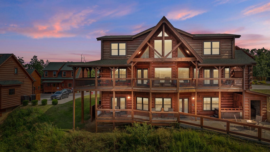 Sevierville, Tennessee, 37876, United States, 4 Bedrooms Bedrooms, ,6 BathroomsBathrooms,Residential,For Sale,1976346