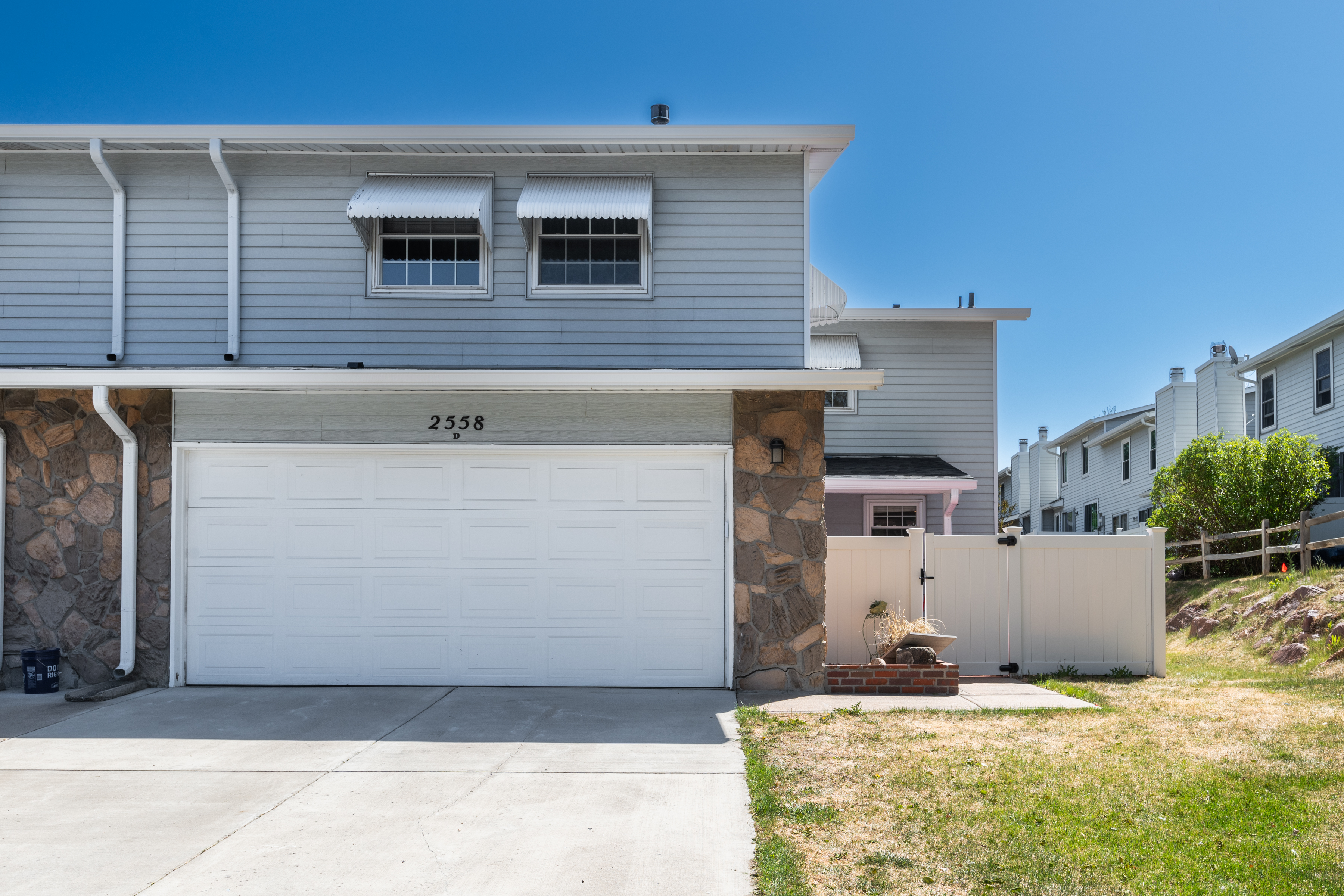  Beautifully maintained end unit in the Fairway 16 community of Heatheridge - 物件實景