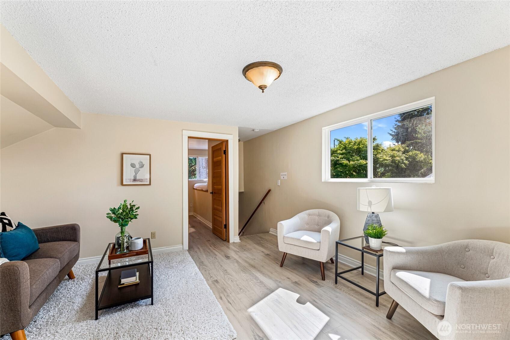 SEATTLE, Washington, 98103, United States, 4 Bedrooms Bedrooms, ,2 BathroomsBathrooms,Residential,For Sale,1874461