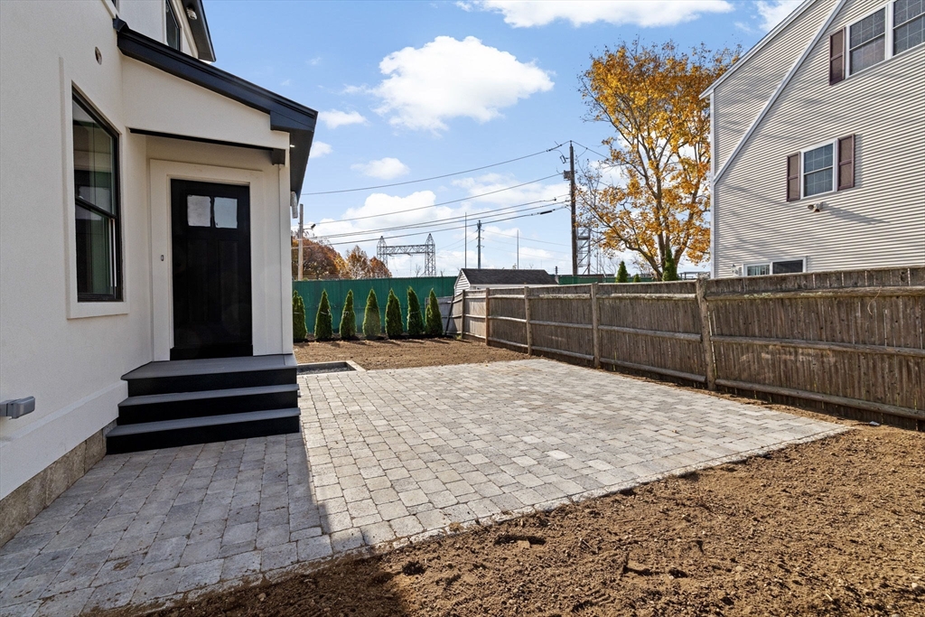 Boston, Massachusetts, 02132, United States, 3 Bedrooms Bedrooms, ,2 BathroomsBathrooms,Residential,For Sale,1991771