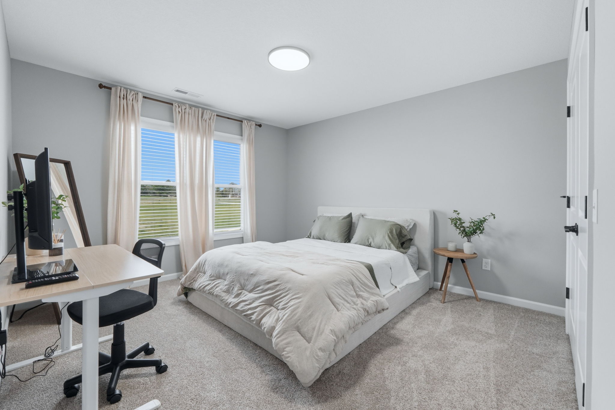  Move-in Four Bedroom Home Loaded with Upgrades - 物件實景