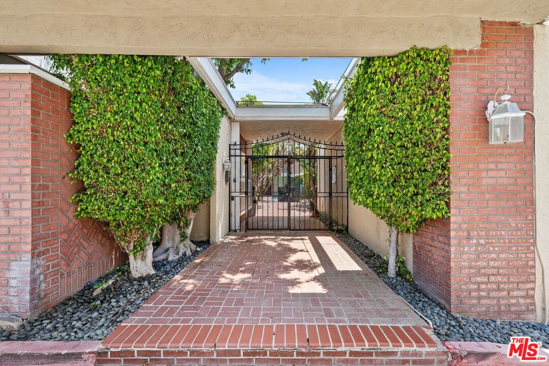 Encino, California, 91436, United States, 2 Bedrooms Bedrooms, ,2 BathroomsBathrooms,Residential,For Sale,1901269
