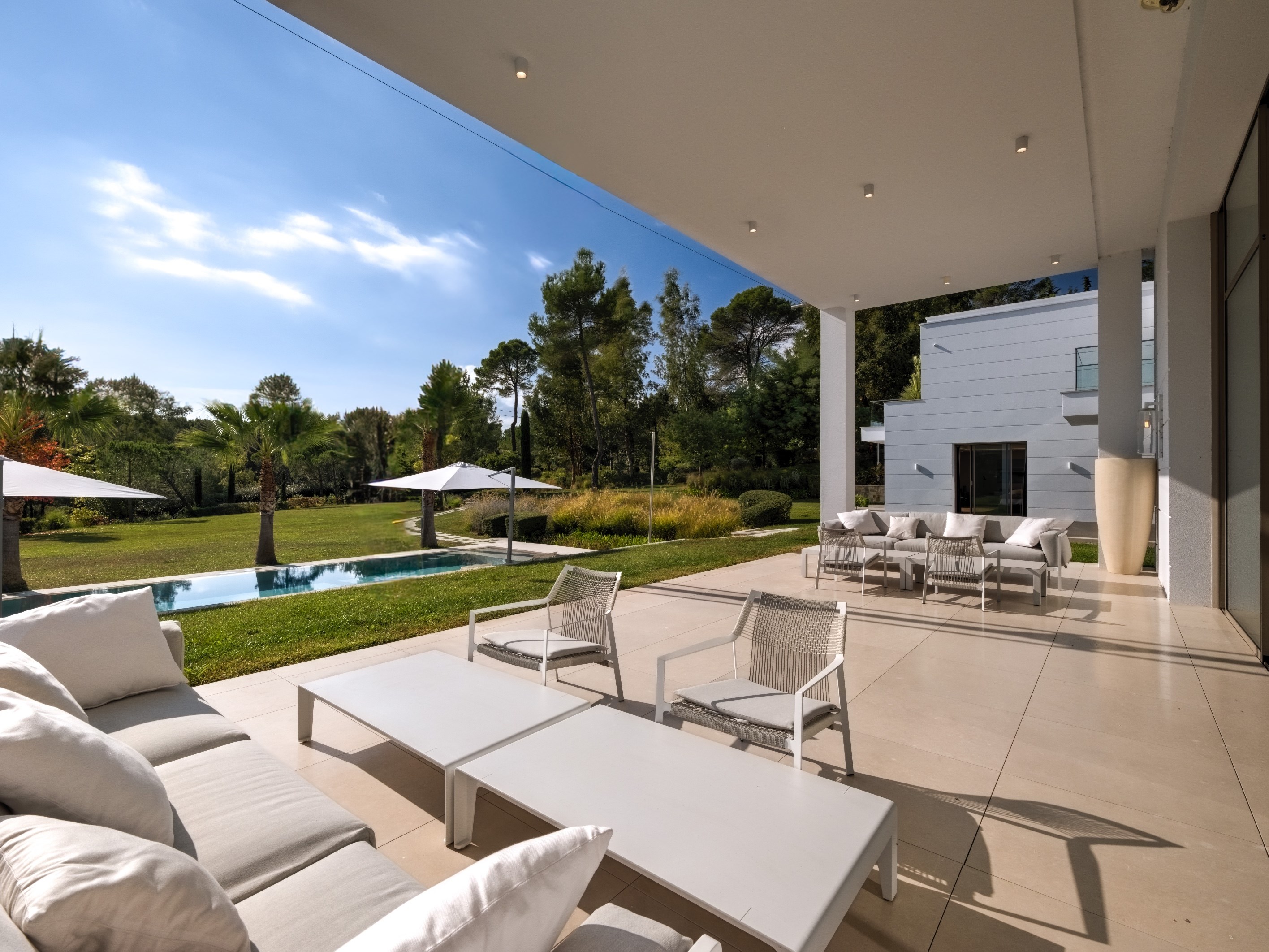  Contemporary luxury villa with guest house, wellness area and pool for sale in … - 物件實景