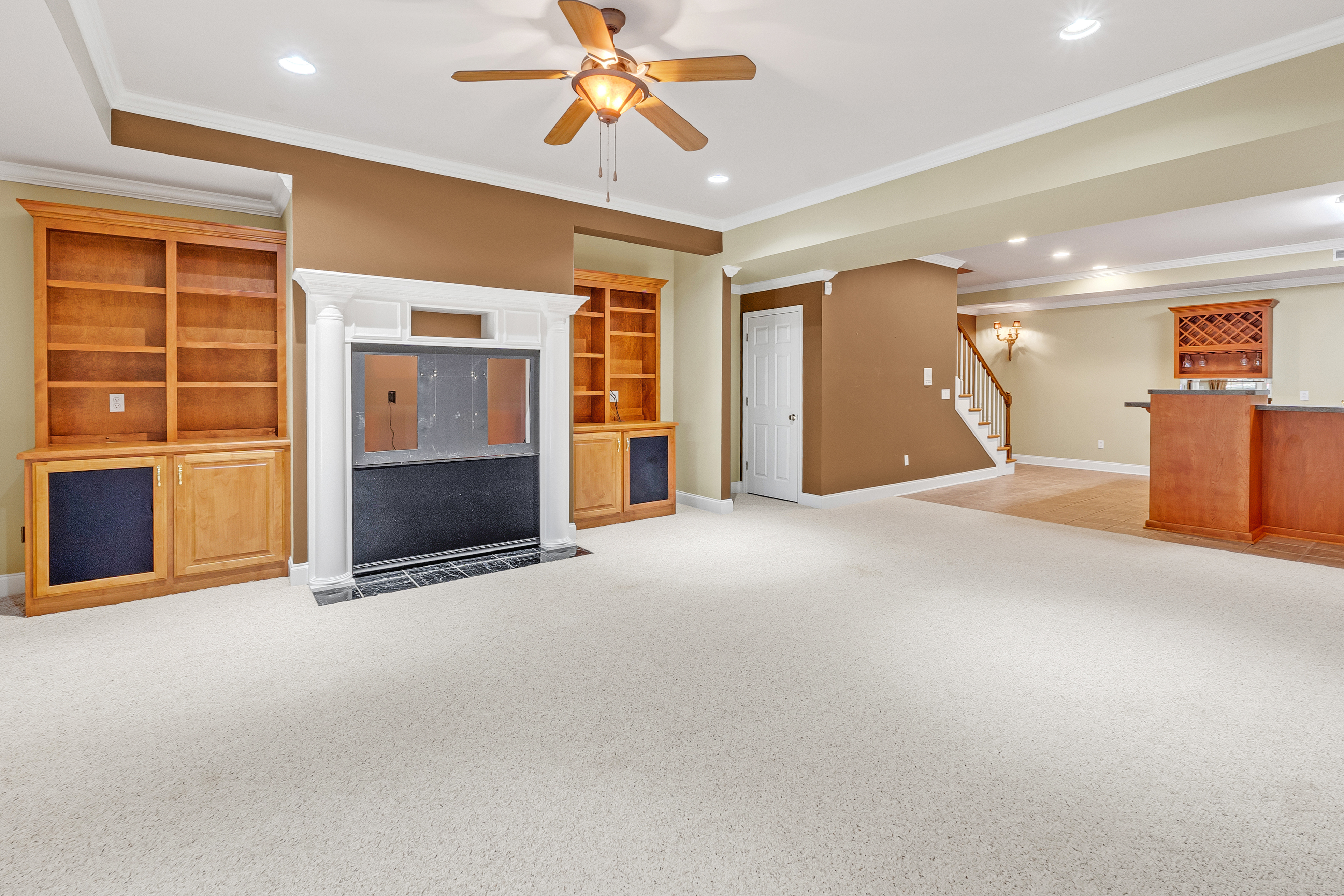 Tullahoma, Tennessee, 37388, United States, 6 Bedrooms Bedrooms, ,5 BathroomsBathrooms,Residential,For Sale,1851275