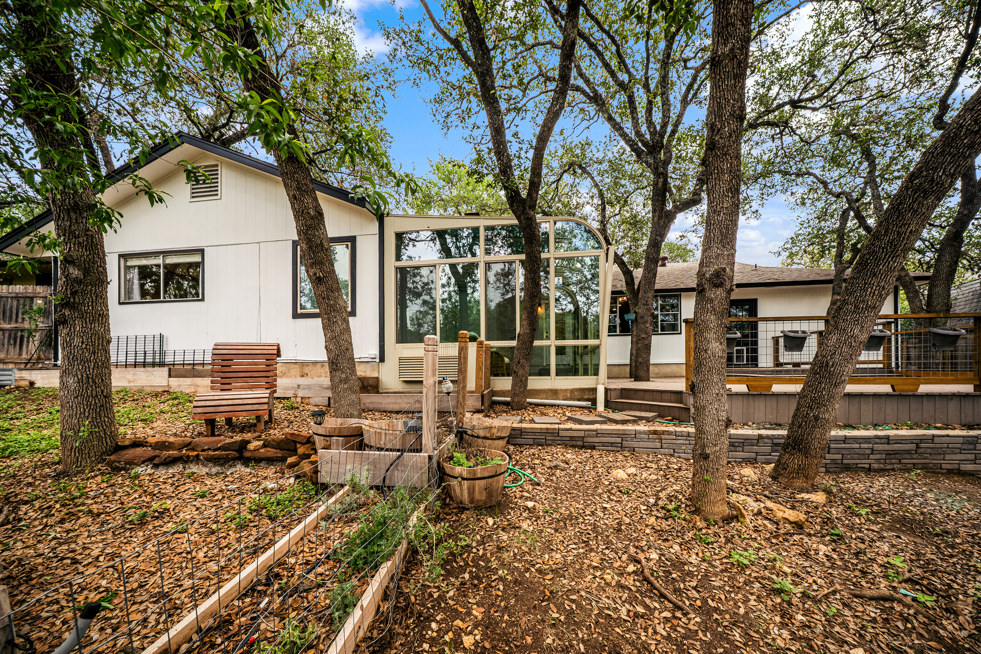  Updated Ranch with Greenbelt Privacy - 物件實景