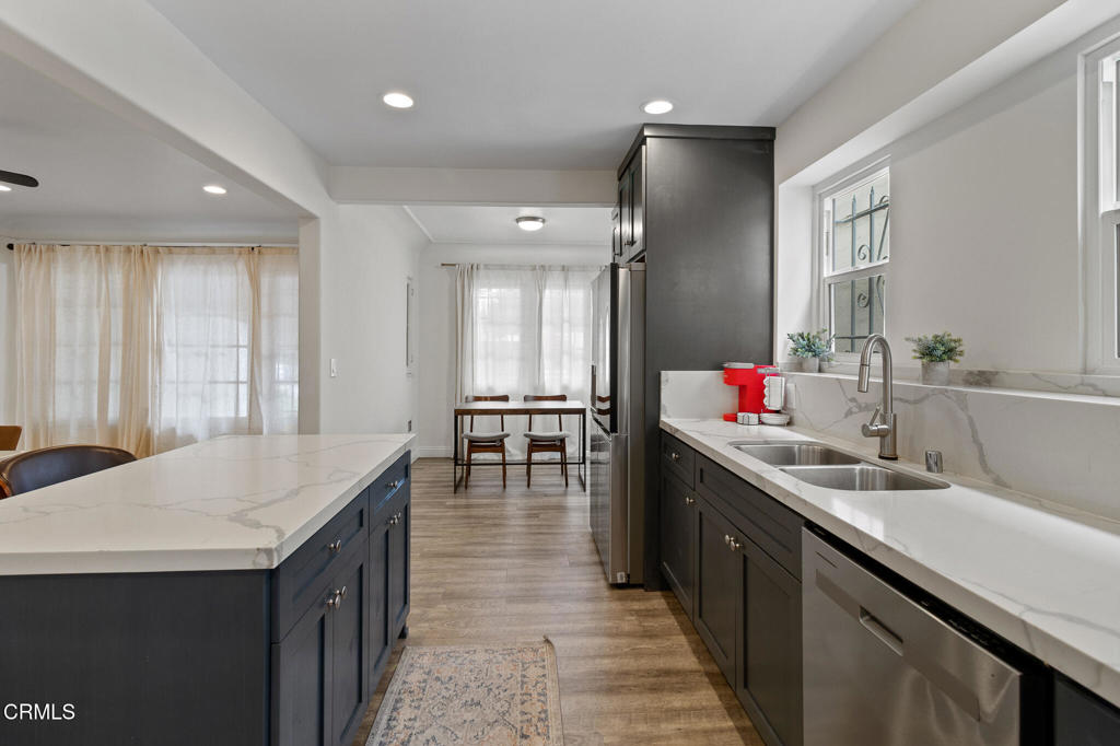 Los Angeles, California, 90035, United States, ,Residential,For Sale,1691195
