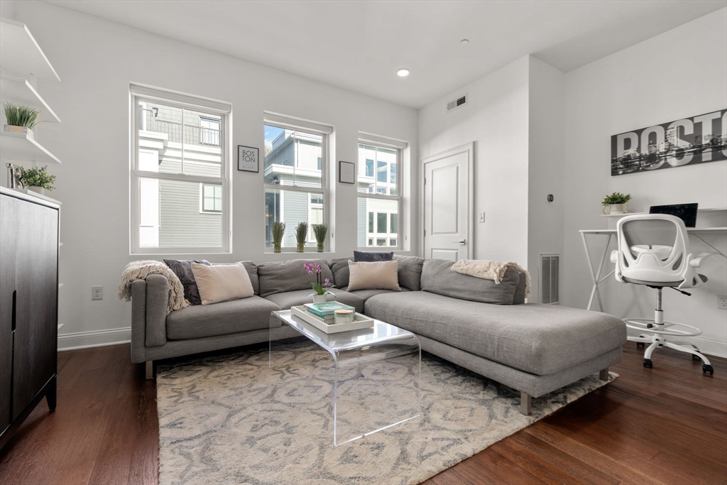 Boston, Massachusetts, 02127, United States, 2 Bedrooms Bedrooms, ,2 BathroomsBathrooms,Residential,For Sale,1987750