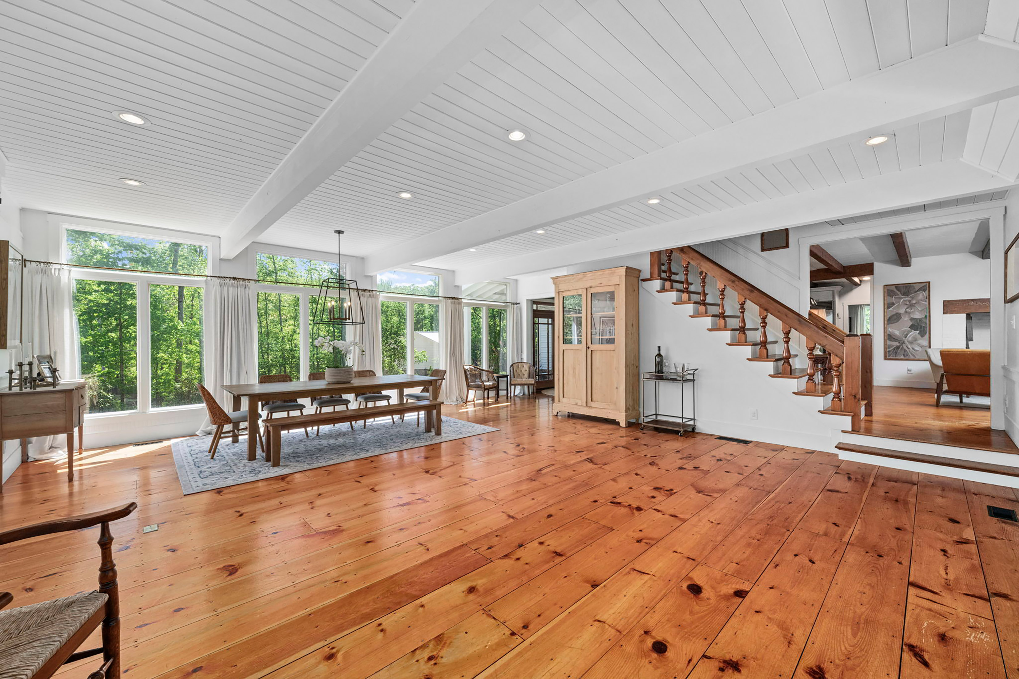  Live Timeless in Coveted Farmhouse on 4+ Private Gated Acres In Roswell - 物件實景