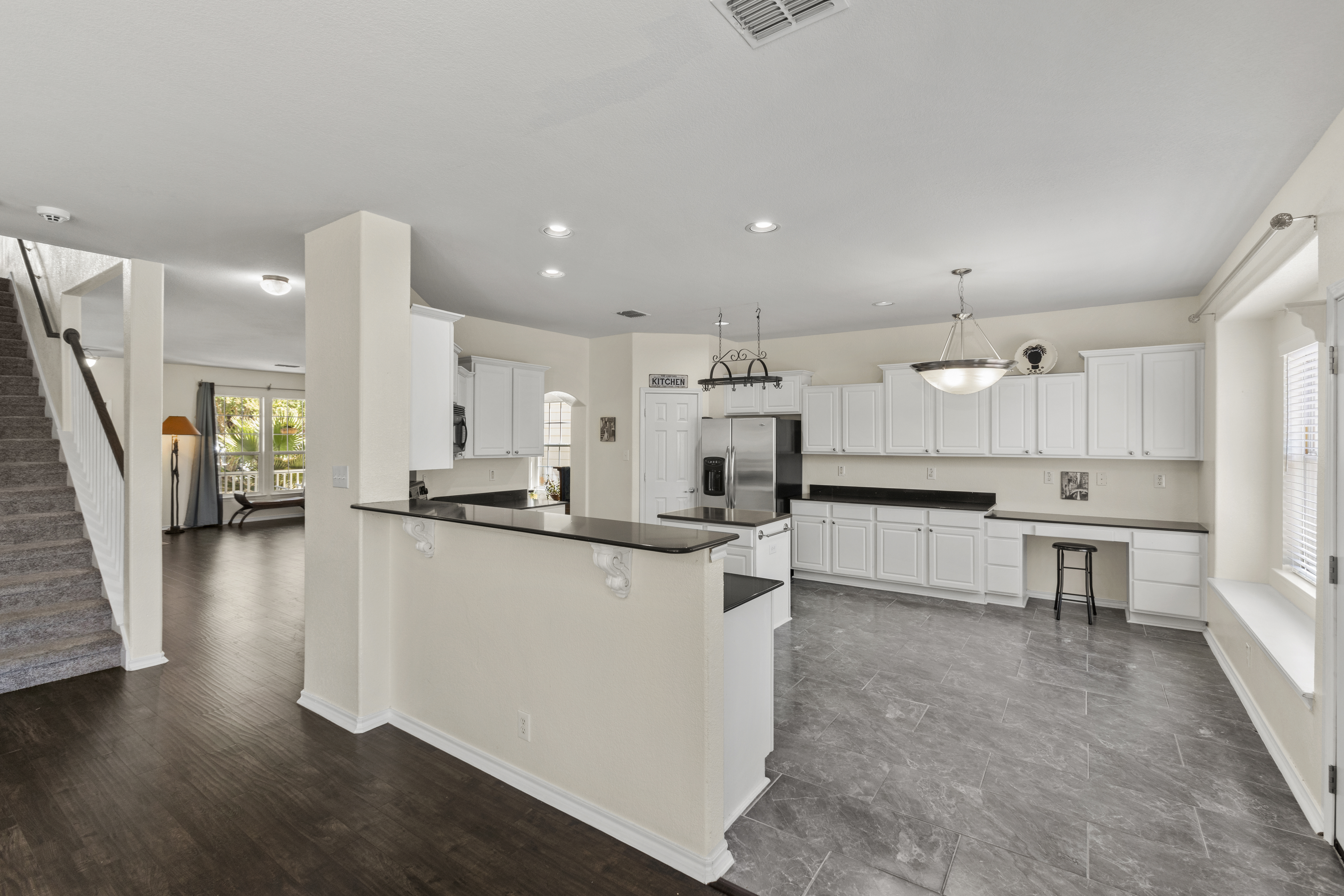  Spacious Home with Greenbelt Views - 物件實景