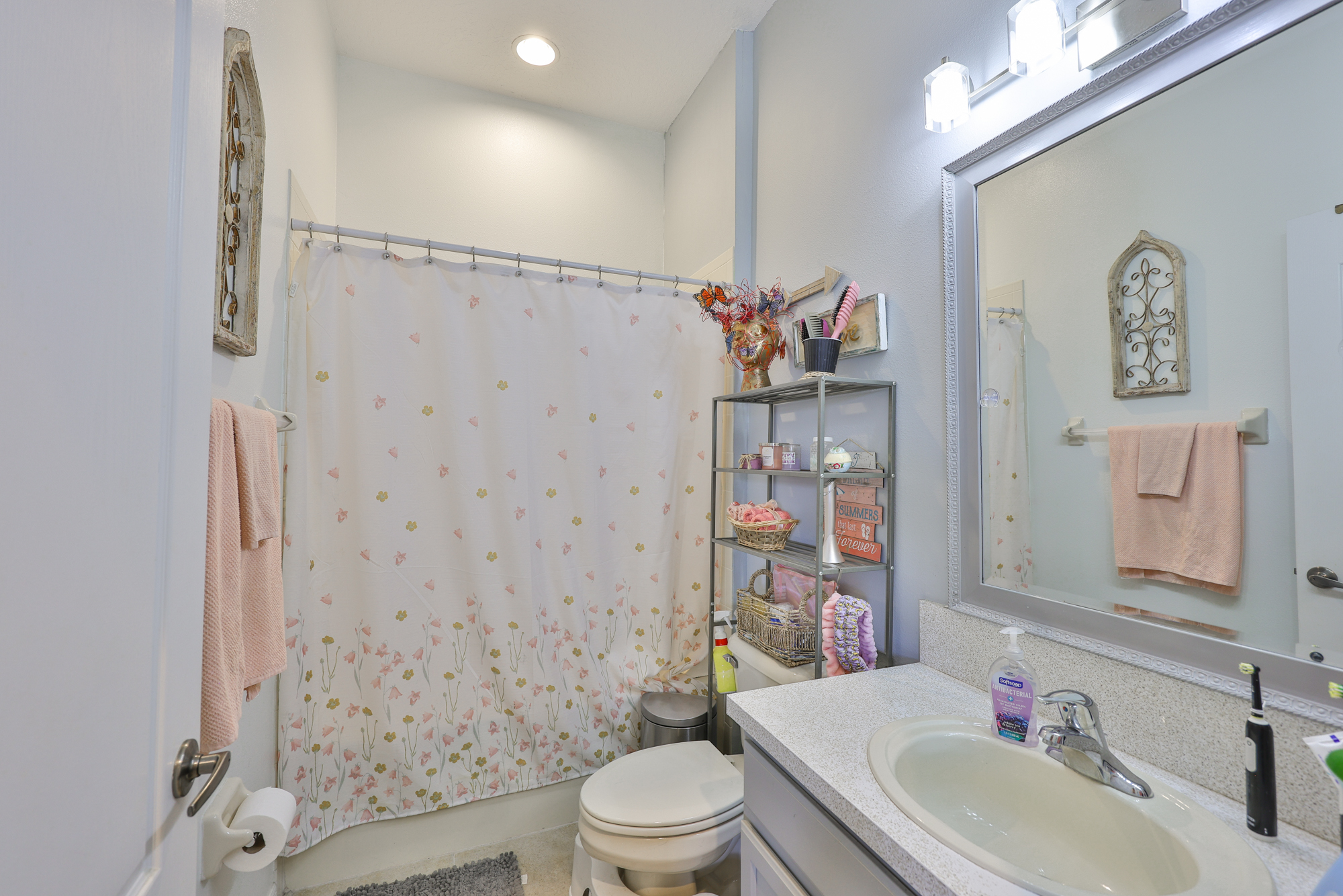 Valrico, Florida, 33594, United States, 4 Bedrooms Bedrooms, ,3 BathroomsBathrooms,Residential,For Sale,1974388