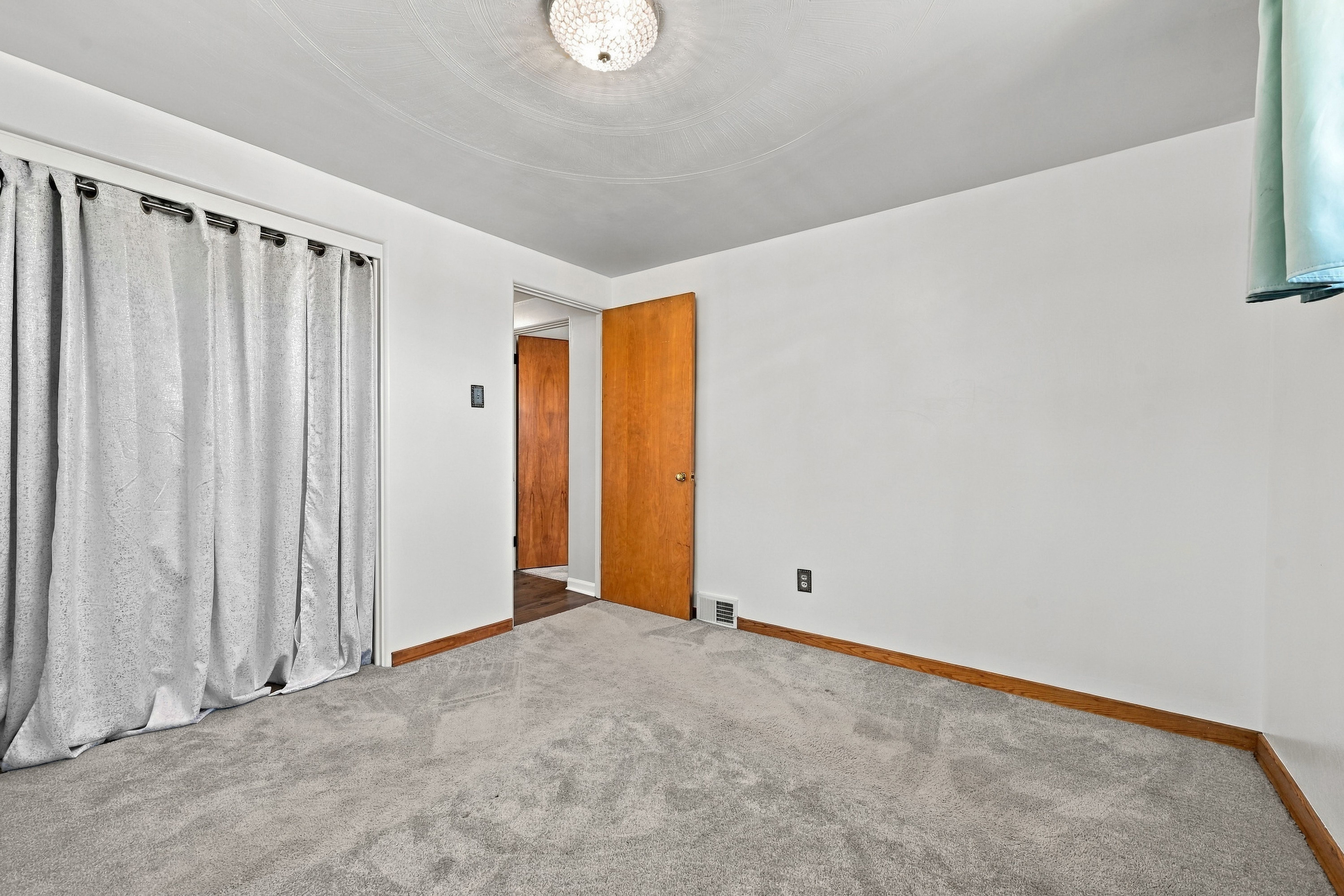  16 South Rolling Hills Avenue, Irwin, PA 15642 - 物件實景