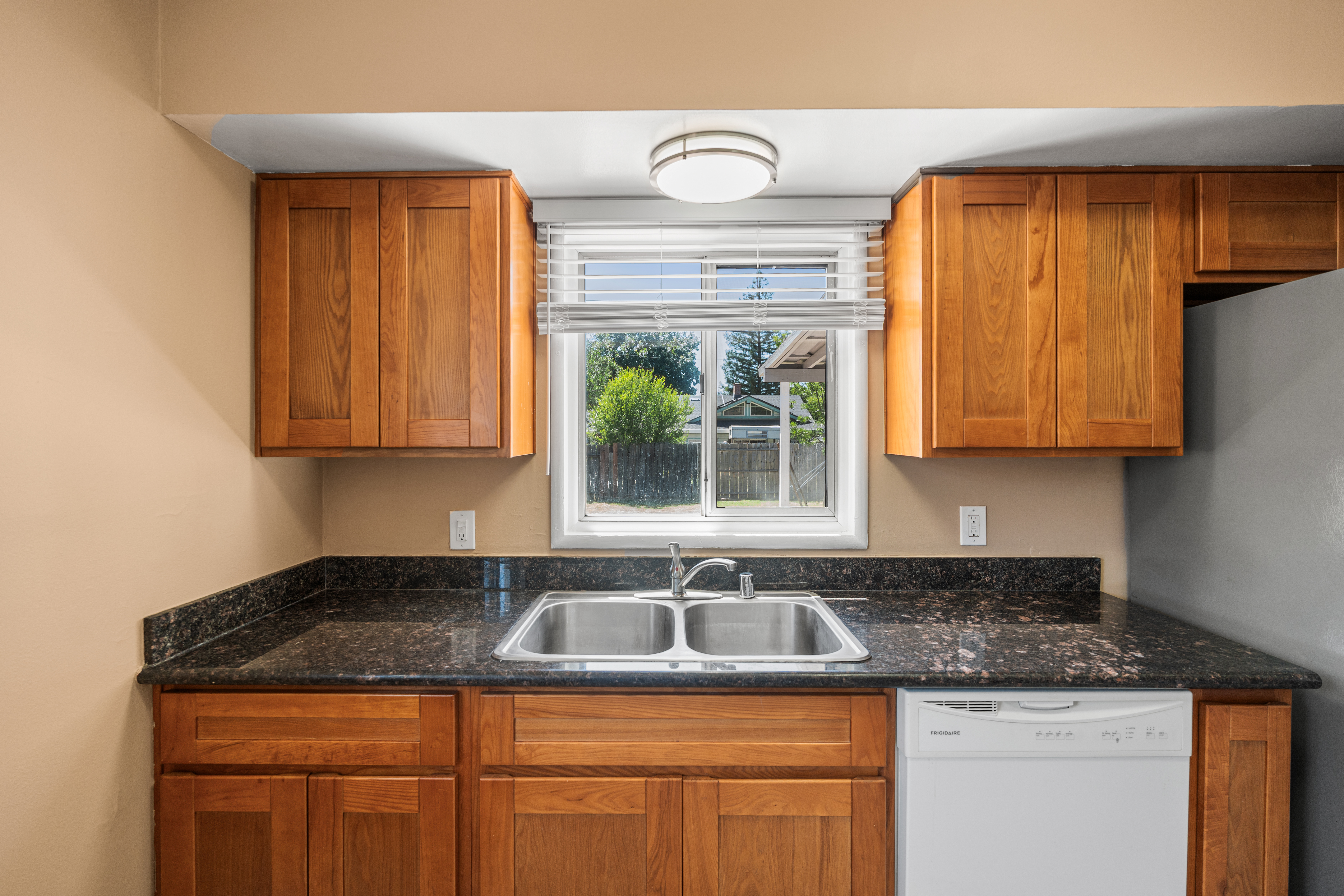  5625 Layton Drive, North Highlands, CA 95660 - 物件實景