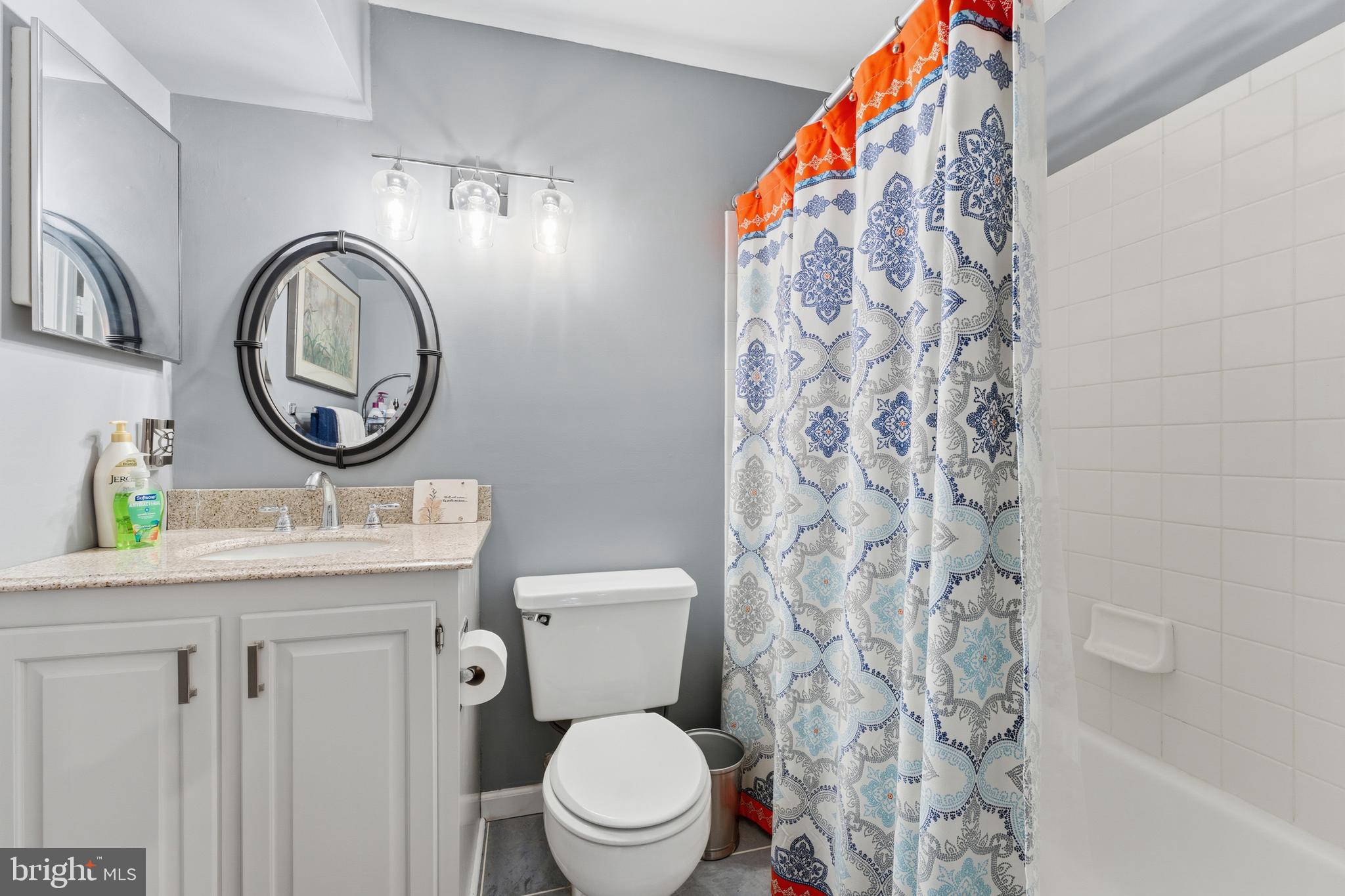 Clifton, Virginia, 20124, United States, 2 Bedrooms Bedrooms, ,3 BathroomsBathrooms,Residential,For Sale,2001572