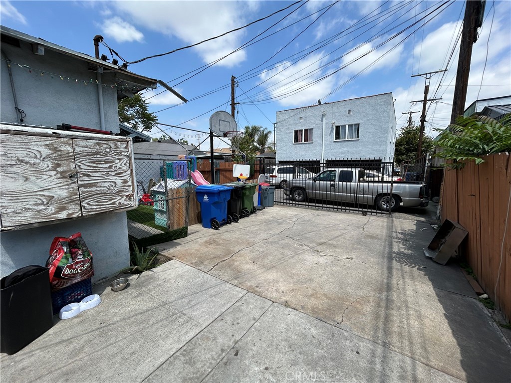 Los Angeles, California, 90011, United States, ,Residential,For Sale,1872569