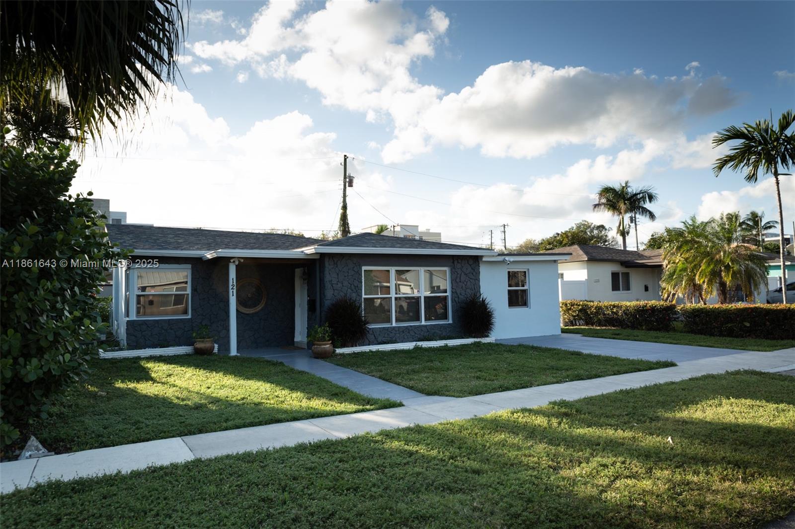 Dania Beach, Florida, 33004, United States, 3 Bedrooms Bedrooms, ,2 BathroomsBathrooms,Residential,For Sale,1926458