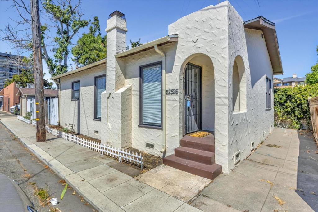 Hayward, California, 94541, United States, 2 Bedrooms Bedrooms, ,1 BathroomBathrooms,Residential,For Sale,1976609