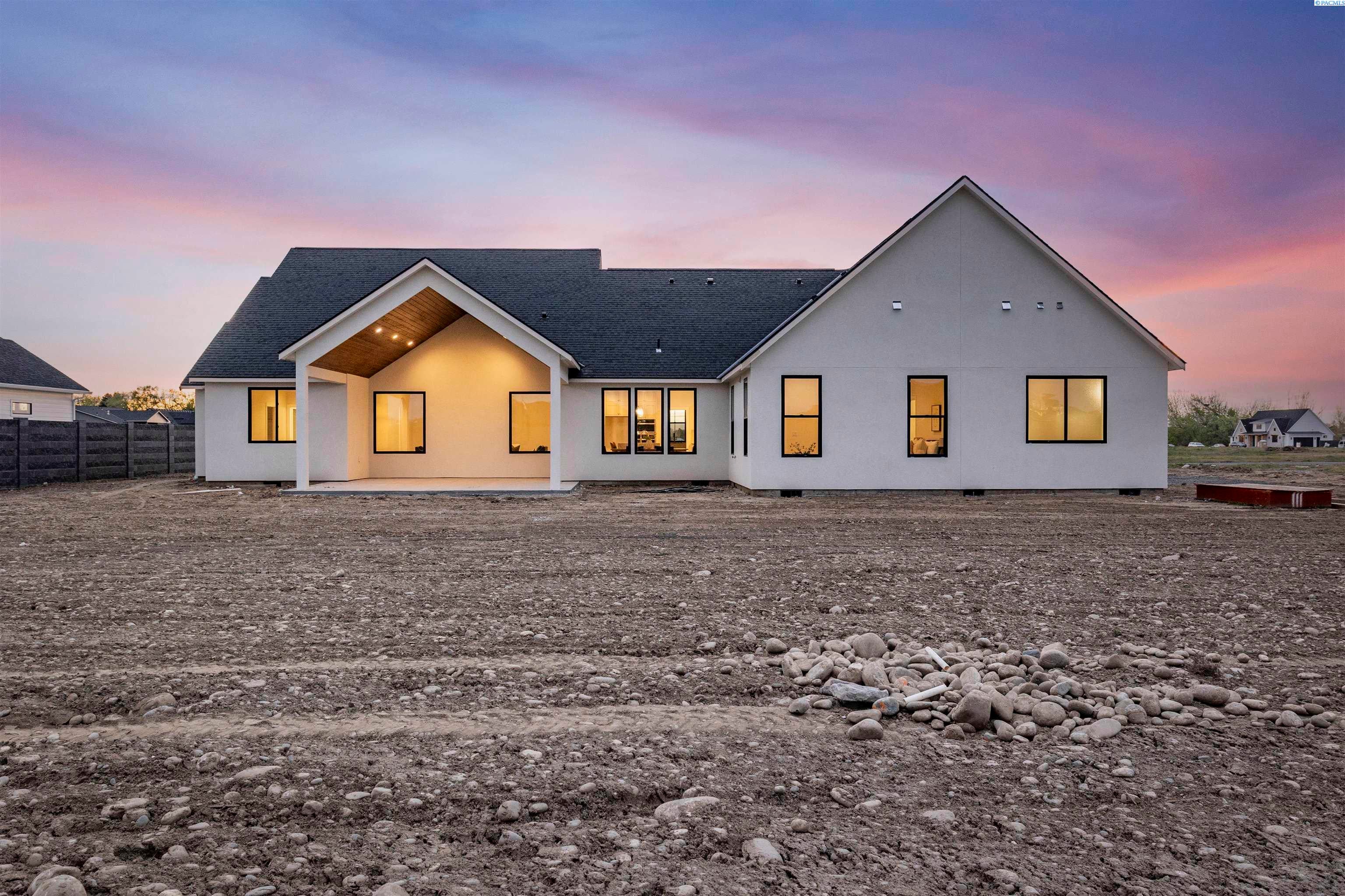 Pasco, Washington, 99301, United States, 5 Bedrooms Bedrooms, ,3 BathroomsBathrooms,Residential,For Sale,1765615