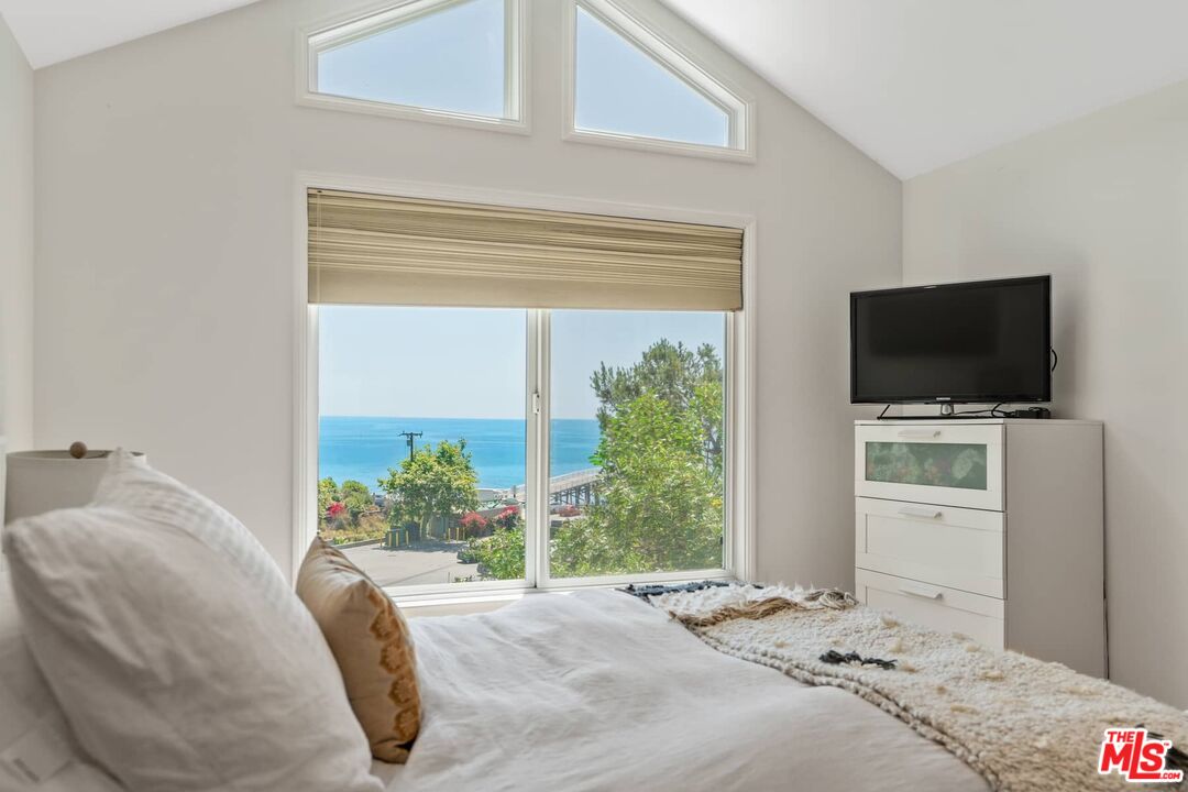 Malibu, California, 90265, United States, 1 Bedroom Bedrooms, ,1 BathroomBathrooms,Residential,For Sale,1891737