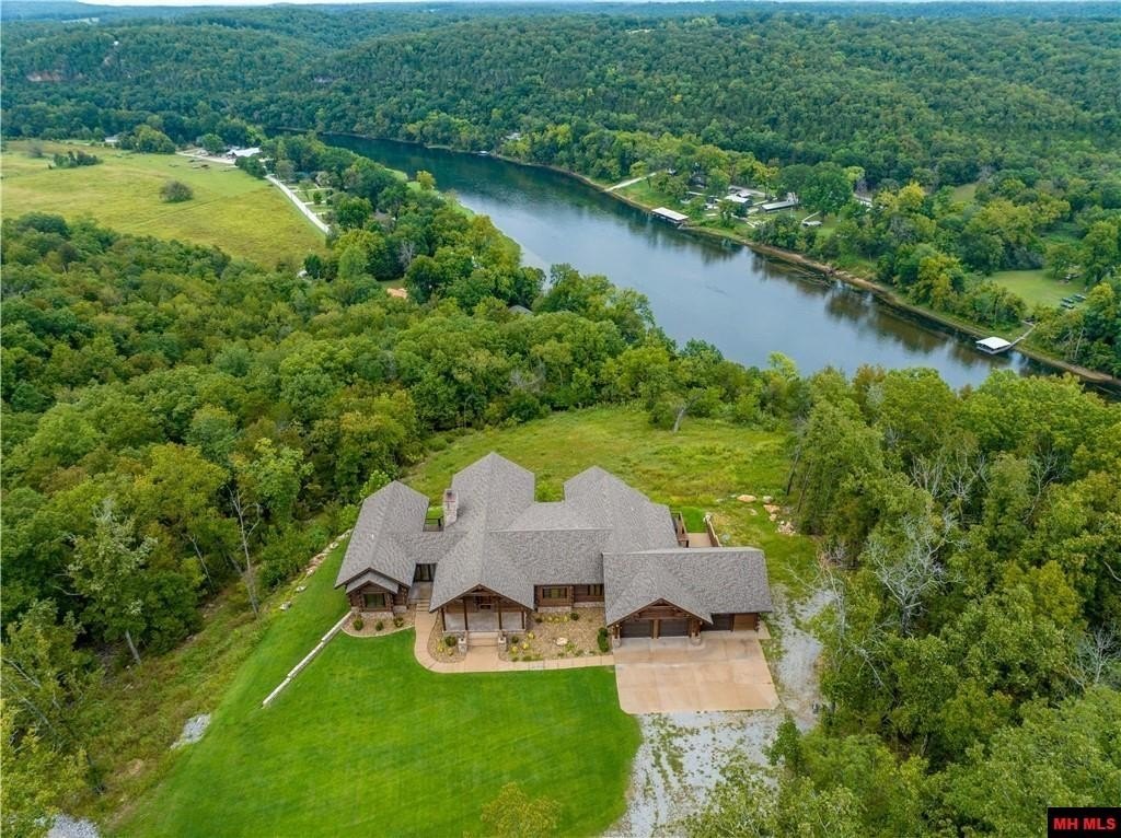 Cotter, Arkansas, 72626, United States, 4 Bedrooms Bedrooms, ,5 BathroomsBathrooms,Residential,For Sale,1976163