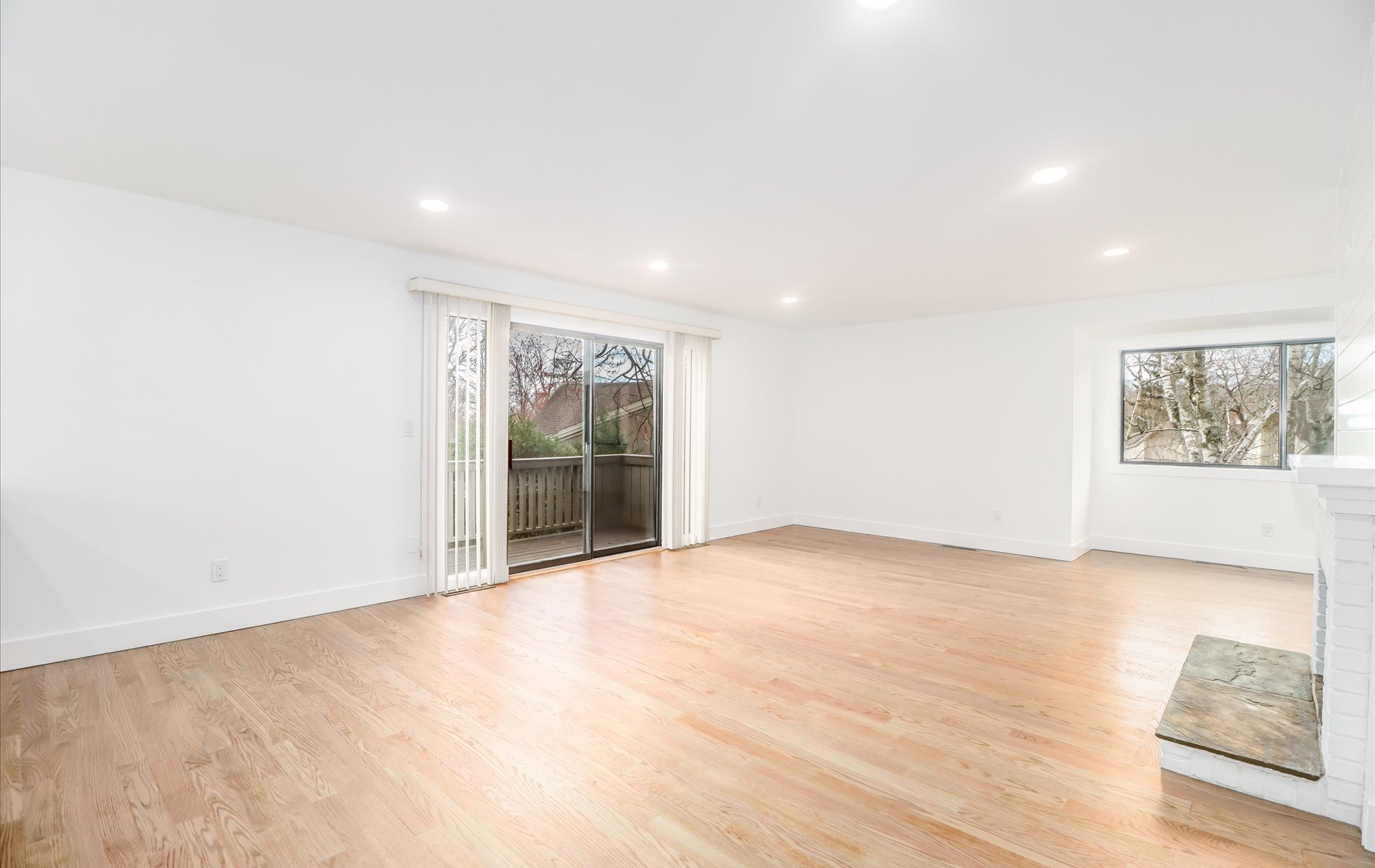  Fully Remodeled Oronoque Village Condo with Front Door Parking - 物件實景