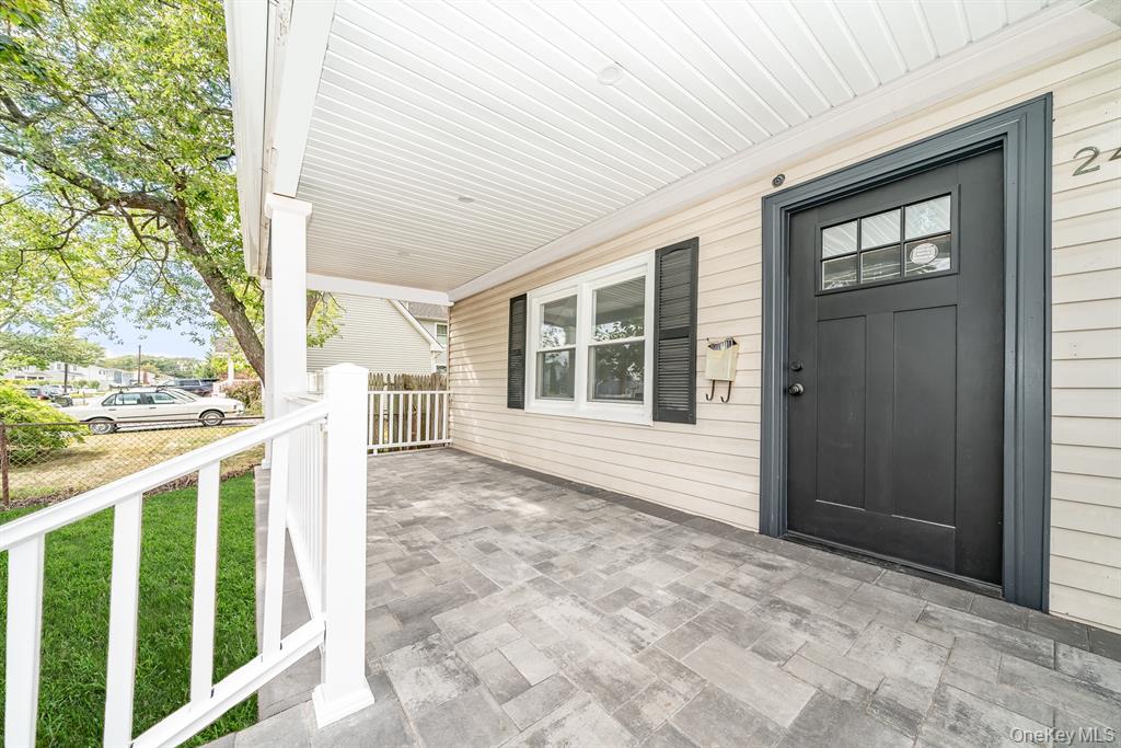 West Babylon, New York, 1704, United States, 3 Bedrooms Bedrooms, ,2 BathroomsBathrooms,Residential,For Sale,1950805