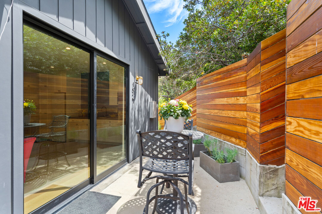 Los Angeles, California, 90068, United States, 4 Bedrooms Bedrooms, ,4 BathroomsBathrooms,Residential,For Sale,1897073
