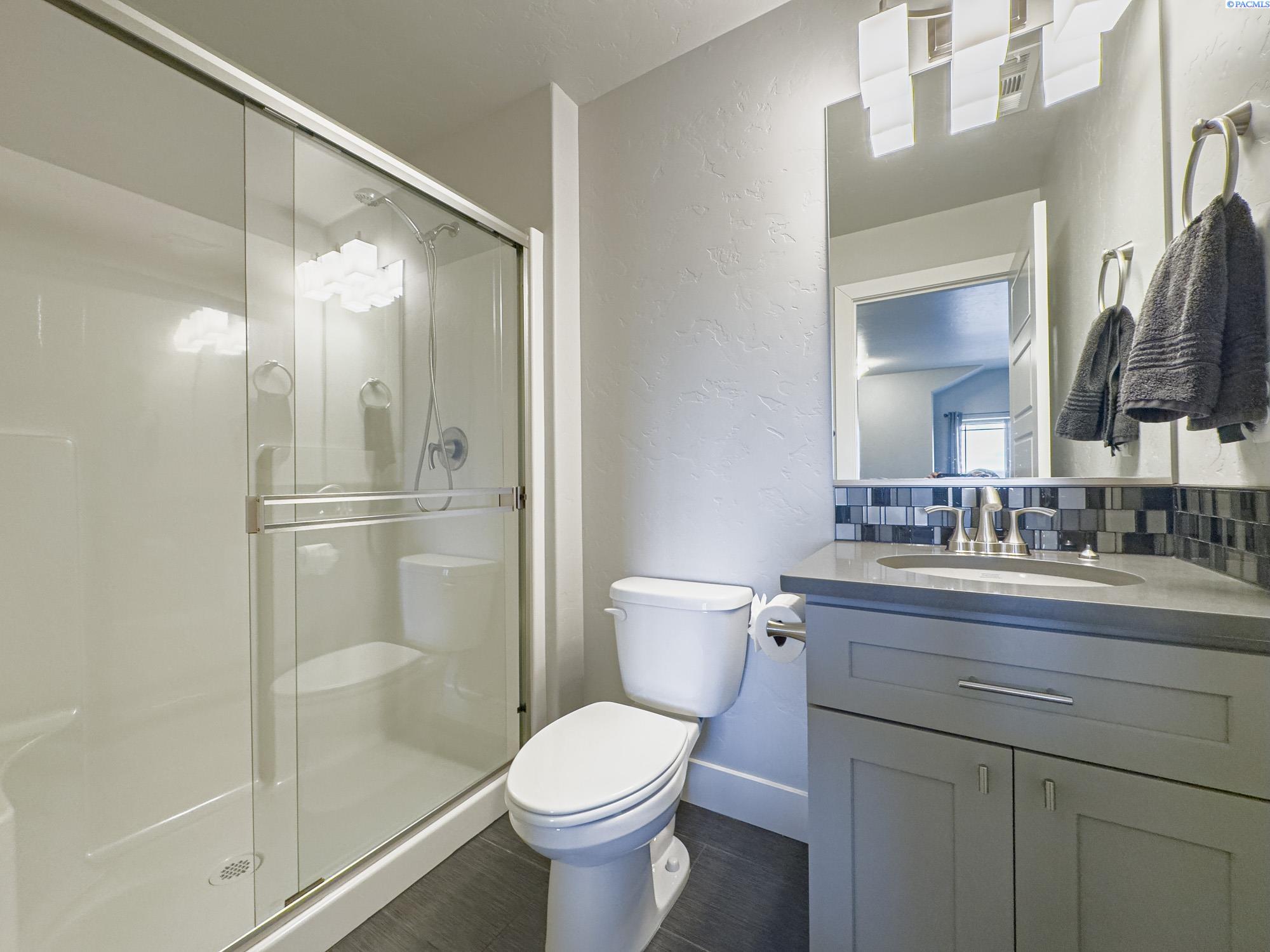 West Richland, Washington, 99353, United States, 5 Bedrooms Bedrooms, ,2 BathroomsBathrooms,Residential,For Sale,1873826