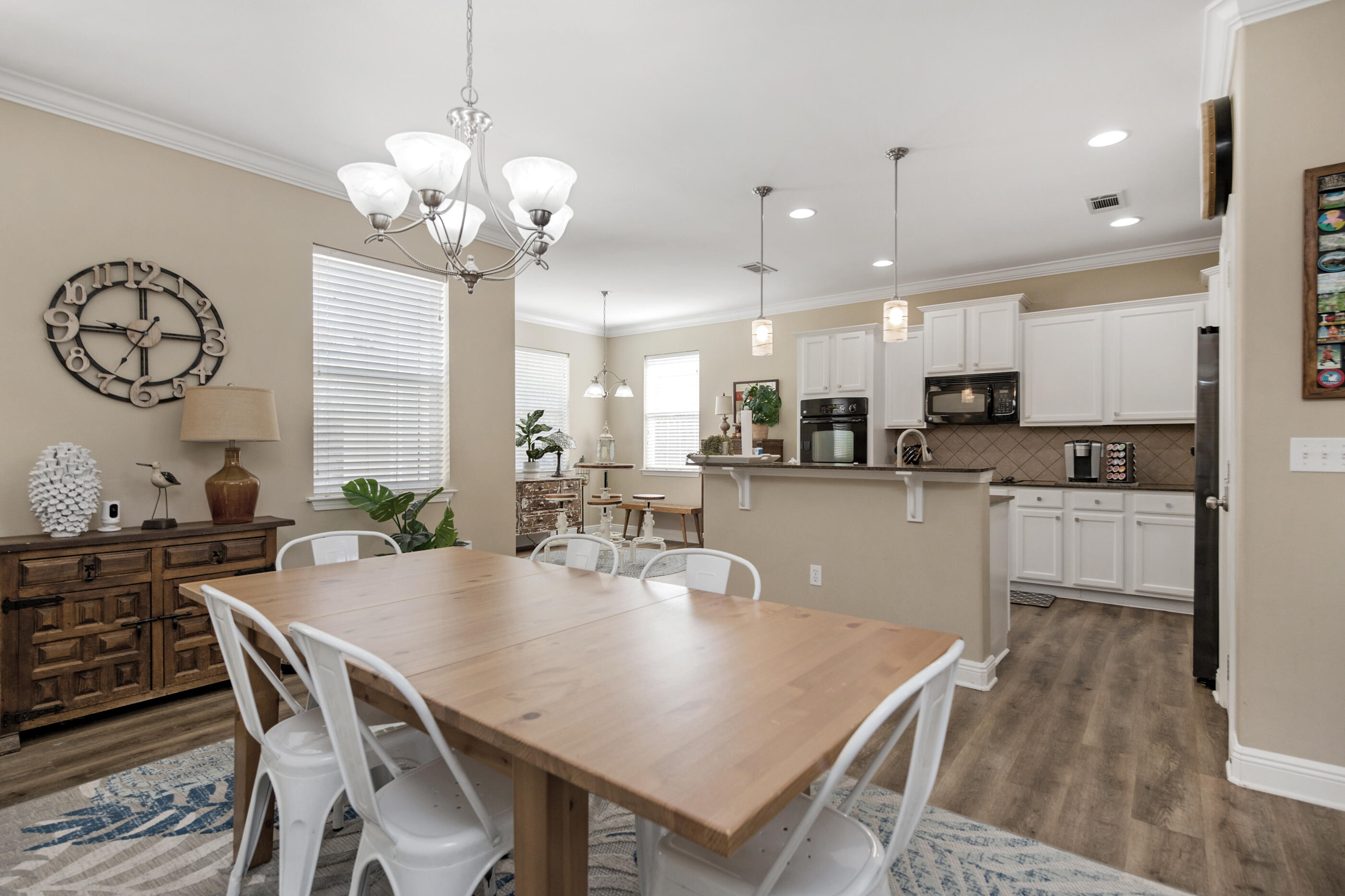 Mary Esther, Florida, 32569, United States, 5 Bedrooms Bedrooms, ,3 BathroomsBathrooms,Residential,For Sale,1940408