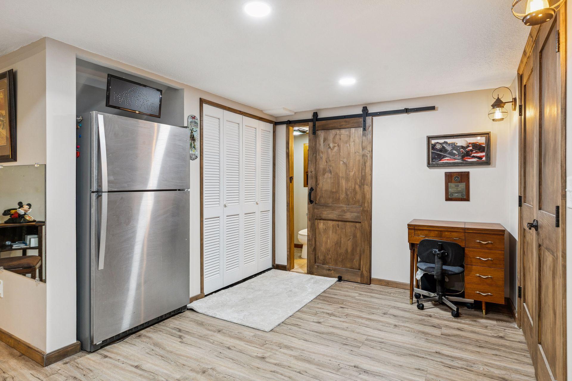 Woodbury, Minnesota, 55129, United States, 5 Bedrooms Bedrooms, ,3 BathroomsBathrooms,Residential,For Sale,1998443