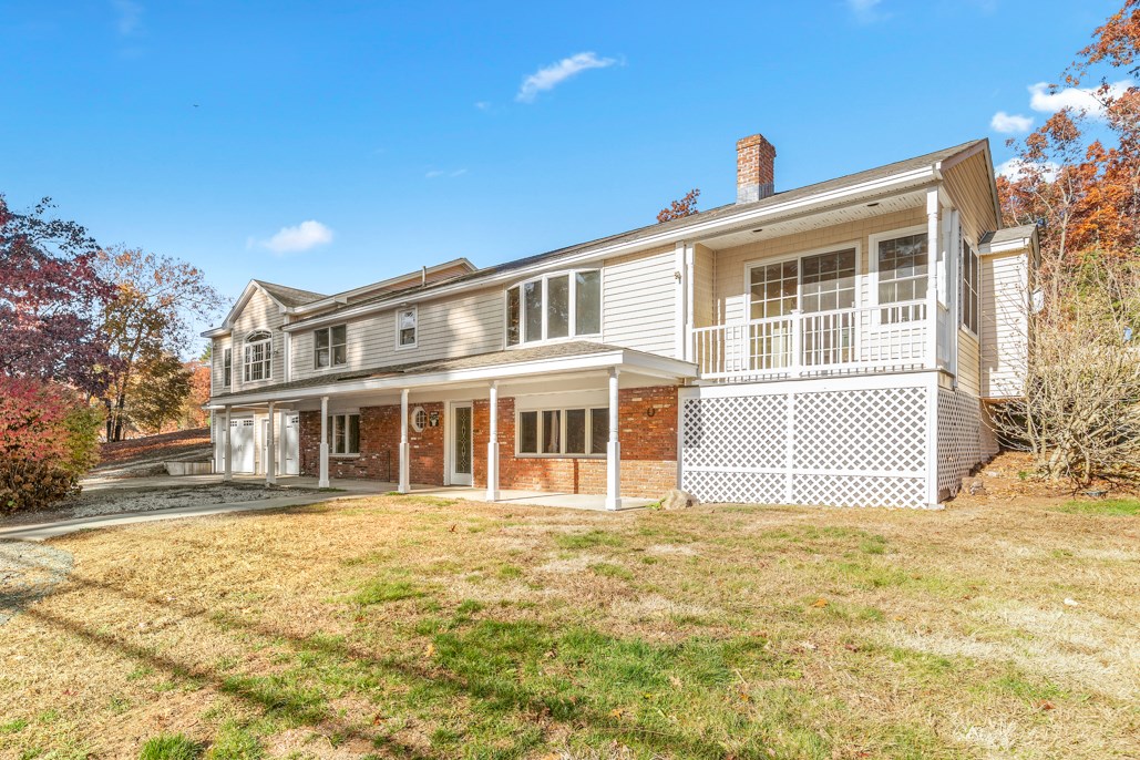 Billerica, Massachusetts, 01821, United States, 4 Bedrooms Bedrooms, ,4 BathroomsBathrooms,Residential,For Sale,1935395