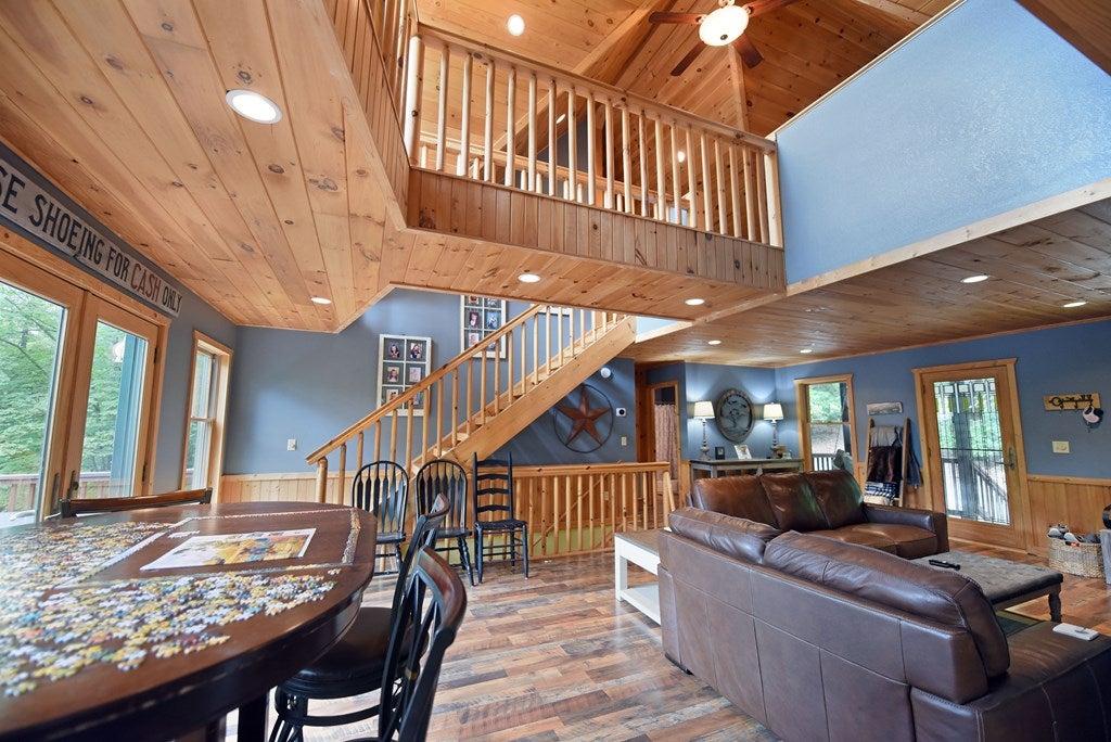 Blue Ridge, Georgia, 30513, United States, 4 Bedrooms Bedrooms, ,3 BathroomsBathrooms,Residential,For Sale,1889495