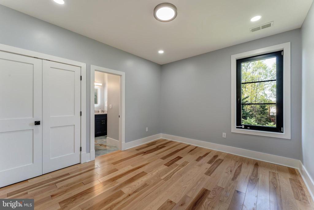 Herndon, Virginia, 20170, United States, 6 Bedrooms Bedrooms, ,6 BathroomsBathrooms,Residential,For Sale,1941281