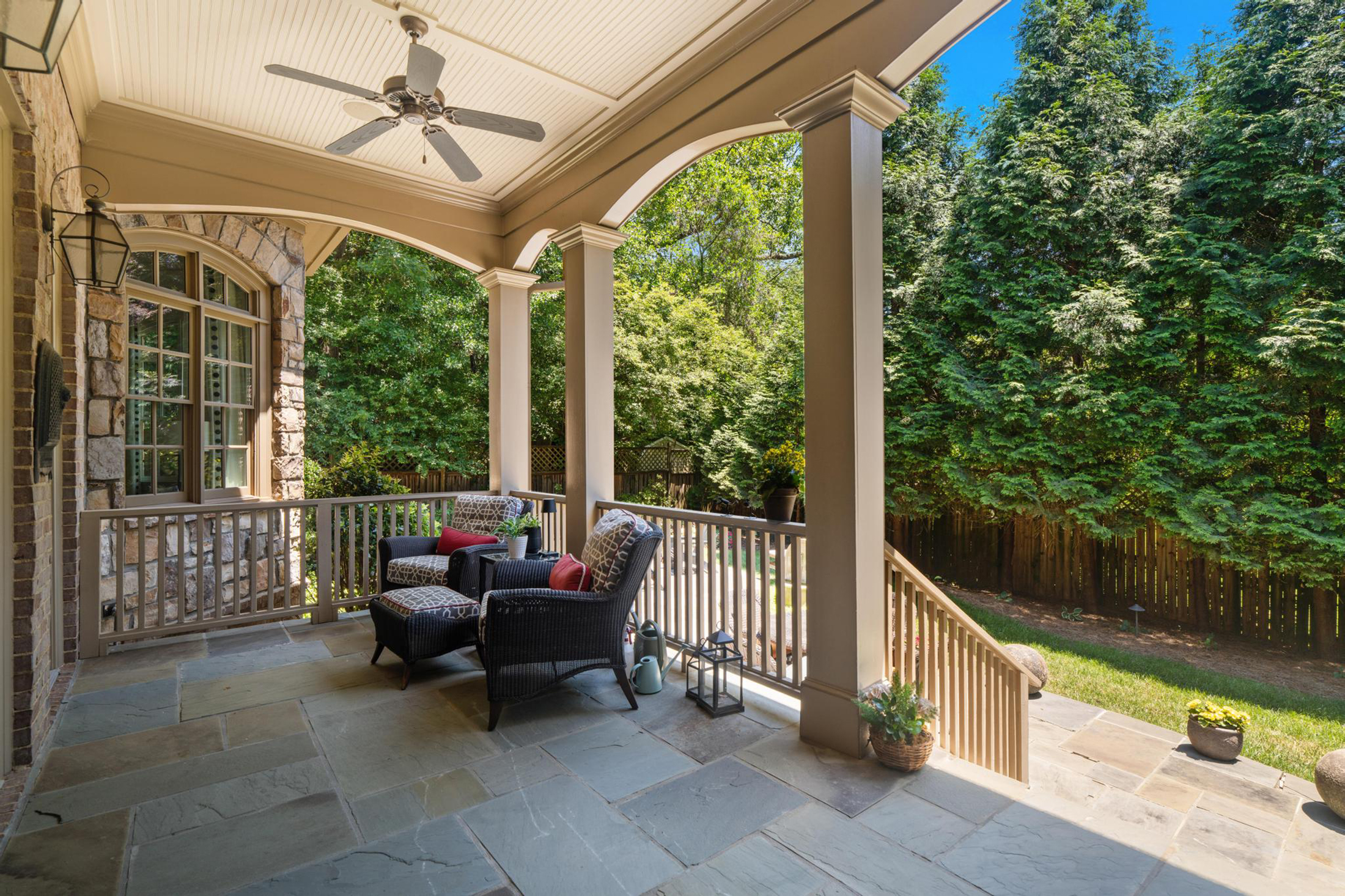  Sophisticated Newer Custom-built Home in Desirable Garden Hills - 物件實景