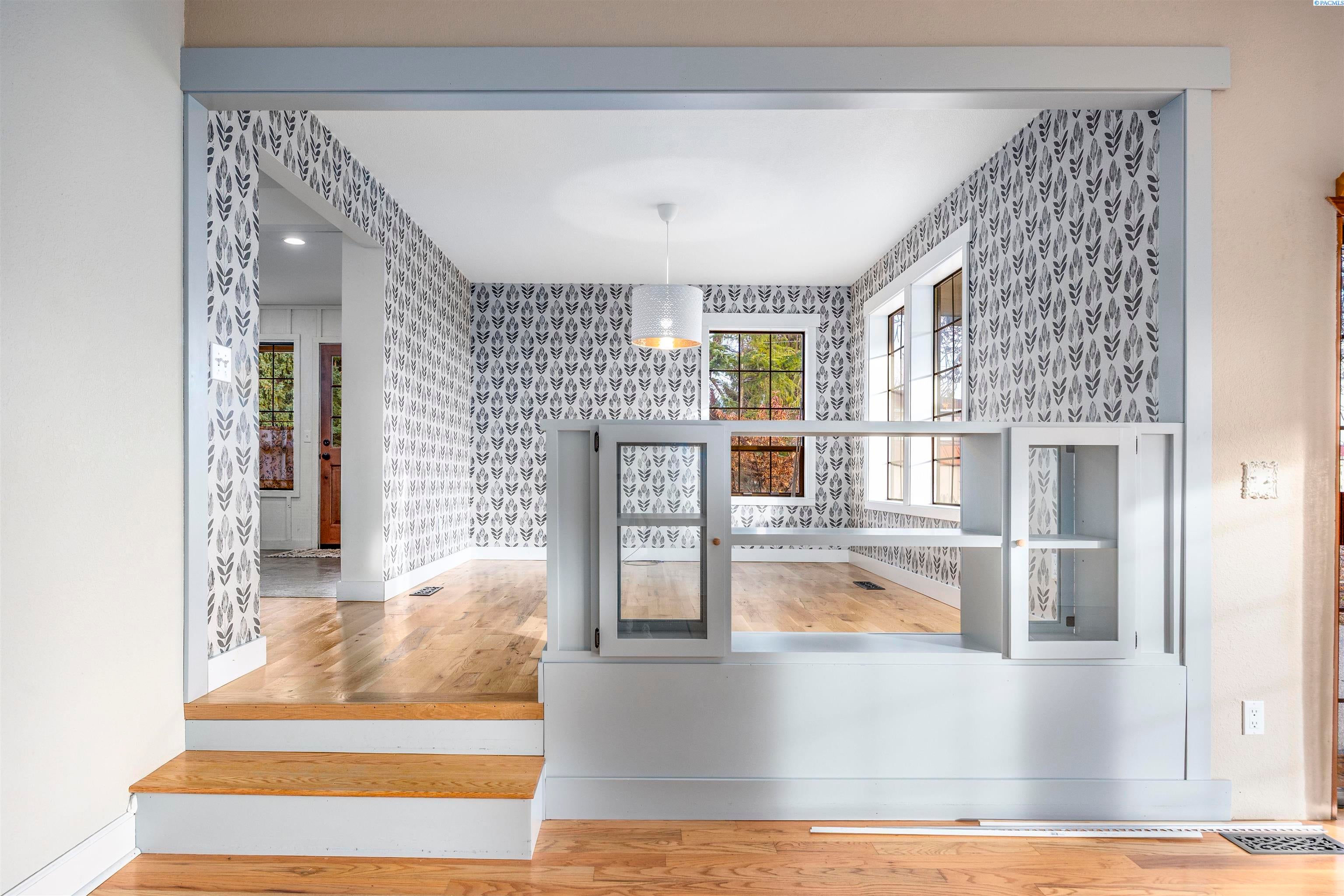 Sunnyside, Washington, 98944, United States, 3 Bedrooms Bedrooms, ,2 BathroomsBathrooms,Residential,For Sale,1998016