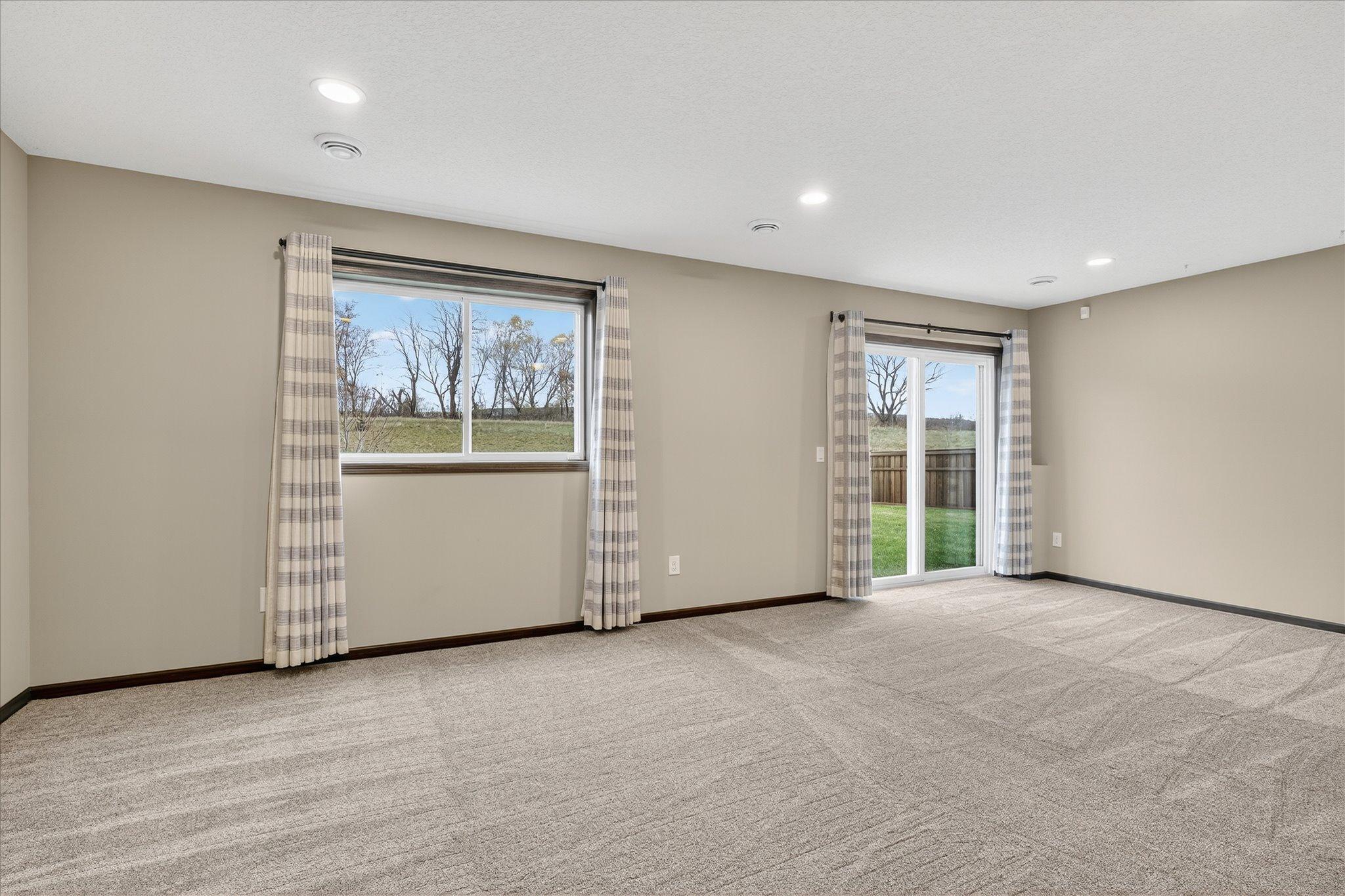 Rosemount, Minnesota, 55068, United States, 5 Bedrooms Bedrooms, ,3 BathroomsBathrooms,Residential,For Sale,1993555