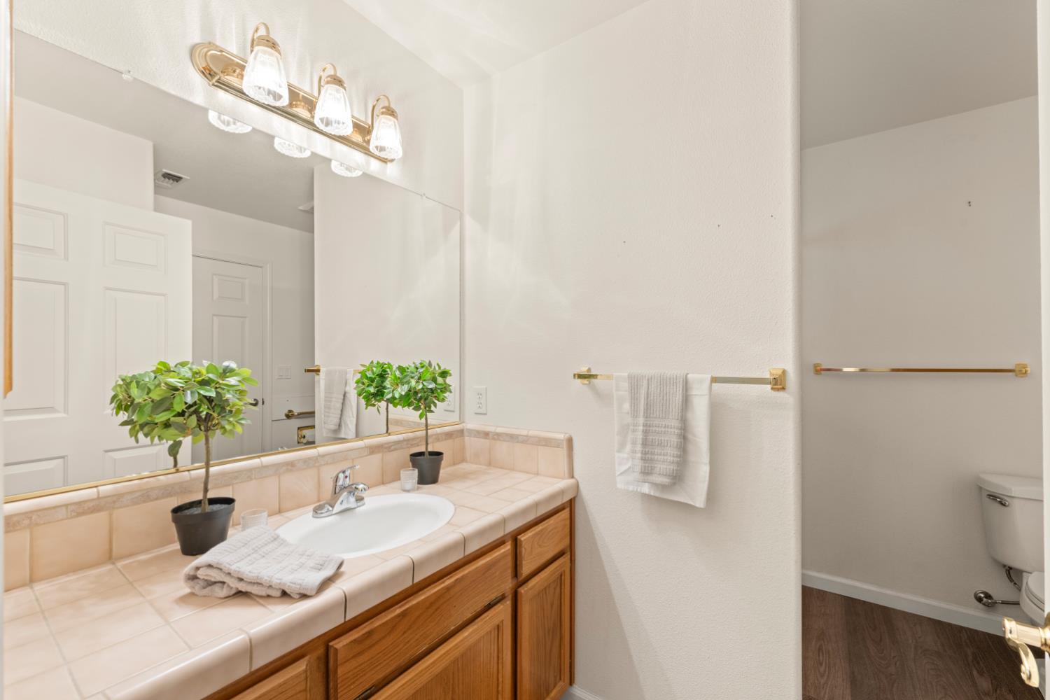 Shingle Springs, California, 95682, United States, 3 Bedrooms Bedrooms, ,3 BathroomsBathrooms,Residential,For Sale,1997420