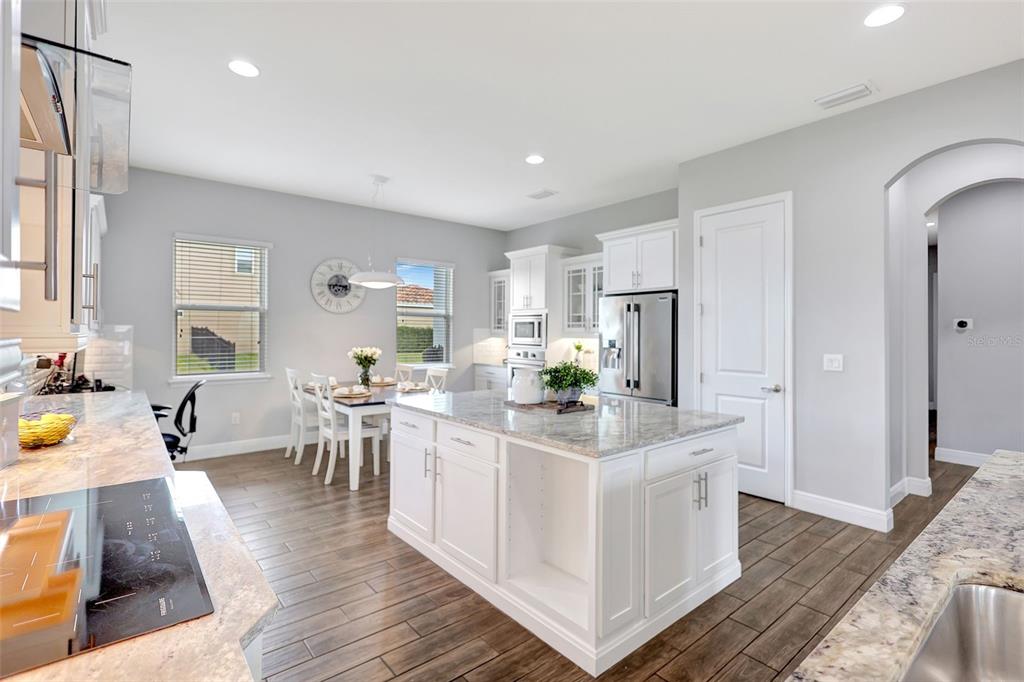 Bradenton, Florida, 34212, United States, 5 Bedrooms Bedrooms, ,5 BathroomsBathrooms,Residential,For Sale,1917227