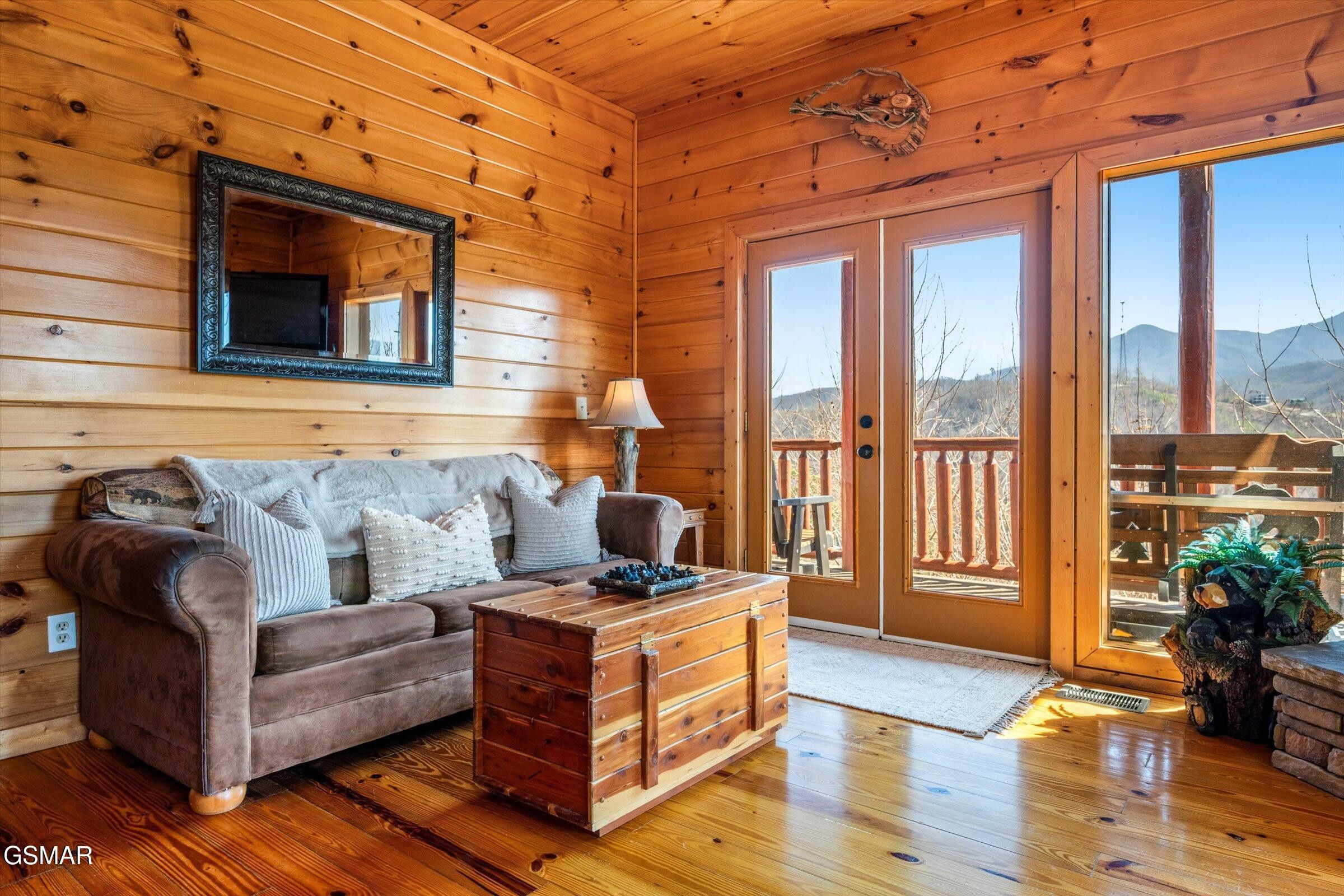 Gatlinburg, Tennessee, 37738, United States, 4 Bedrooms Bedrooms, ,5 BathroomsBathrooms,Residential,For Sale,1914228