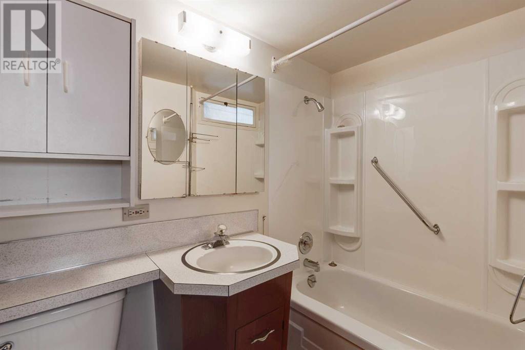 CALGARY, Alberta, T3E 2S7, CA, 3 Bedrooms Bedrooms, ,2 BathroomsBathrooms,Residential,For Sale,1896041