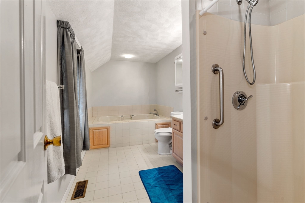 Haverhill, Massachusetts, 01830, United States, 2 Bedrooms Bedrooms, ,3 BathroomsBathrooms,Residential,For Sale,2001775