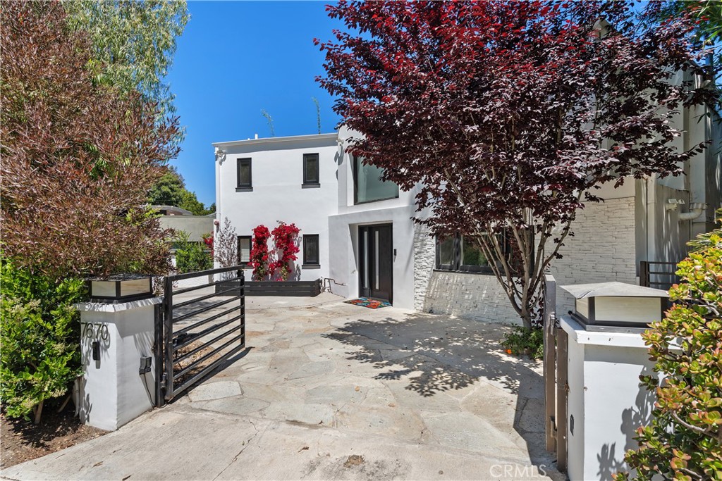 Los Angeles, California, 90046, United States, 3 Bedrooms Bedrooms, ,4 BathroomsBathrooms,Residential,For Sale,1817494