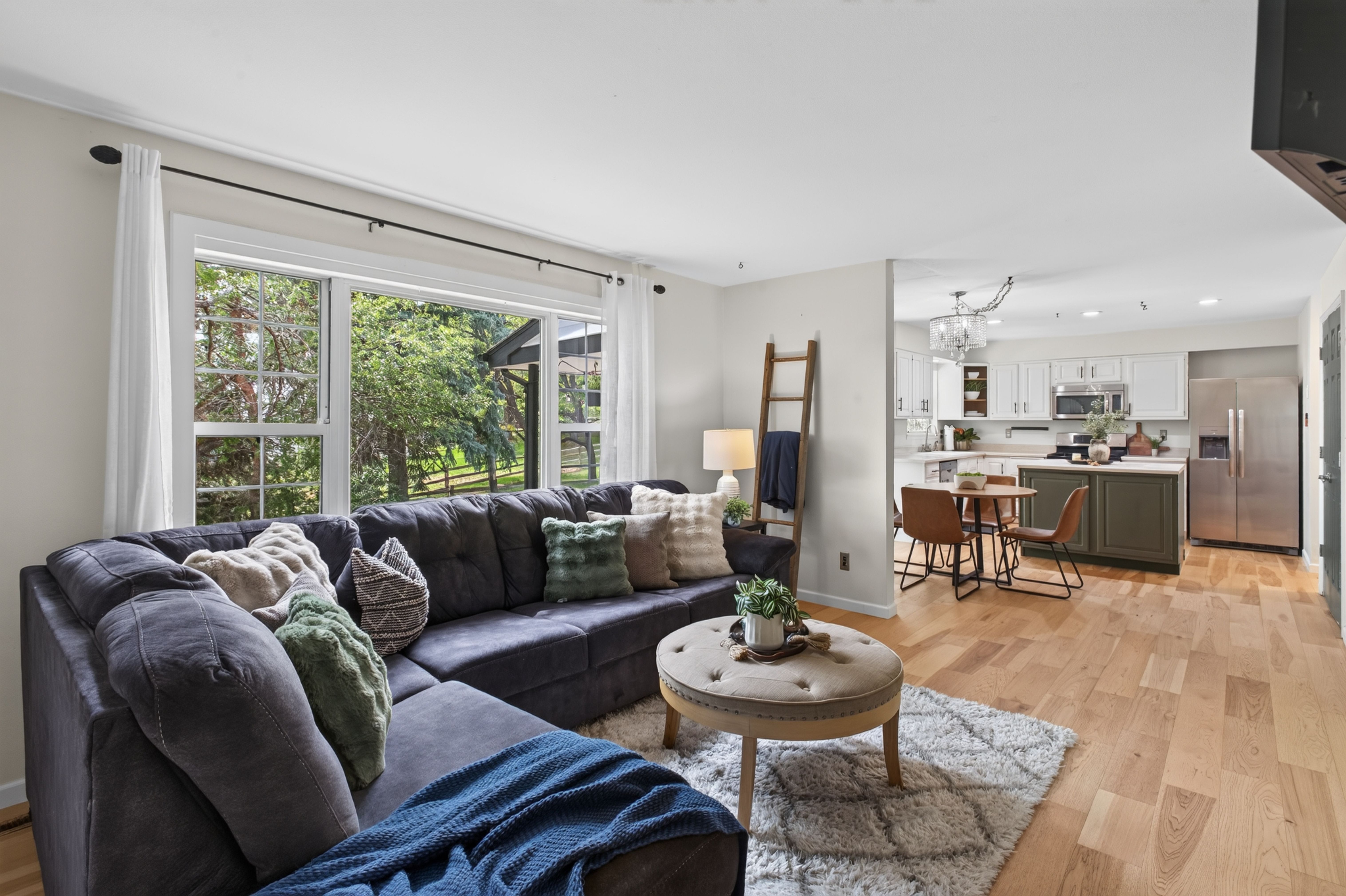  Lovely Two-Story Nestled on a Friendly, Tree-Lined Cul-de-Sac - 物件實景